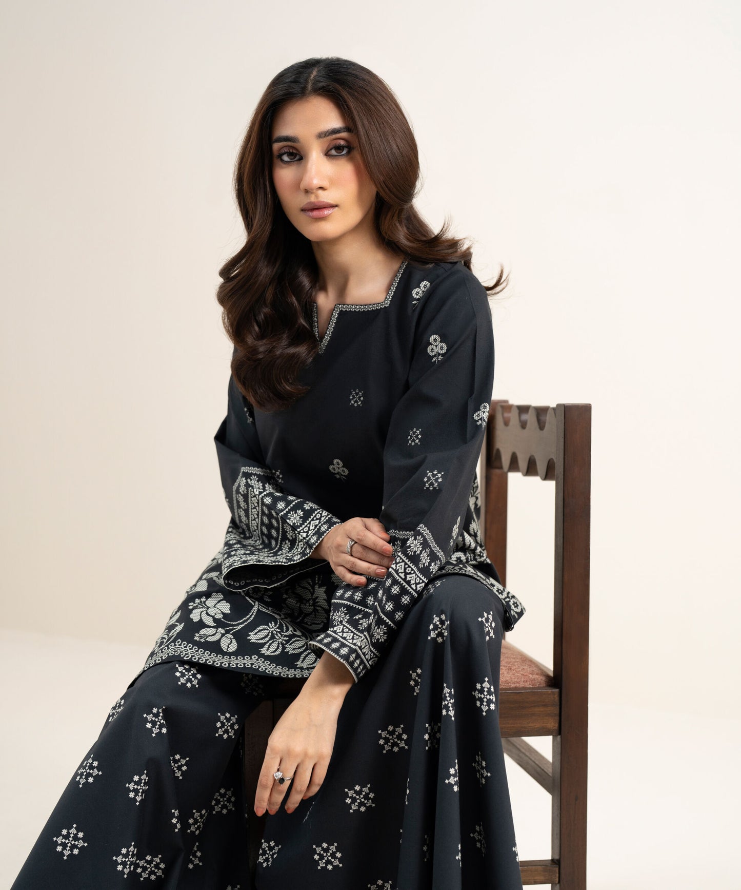 Sapphire Printed Lawn Three Piece Suit SP-LWN-BLK029