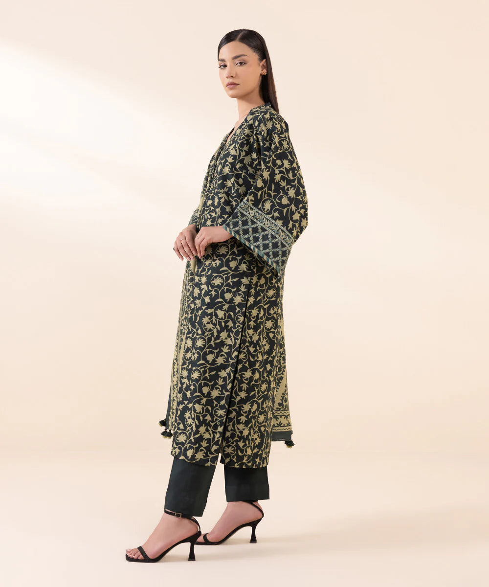 Sapphire Khaddar Three Piece Suit With Pashmina Shawl SP-KHD-BCH01