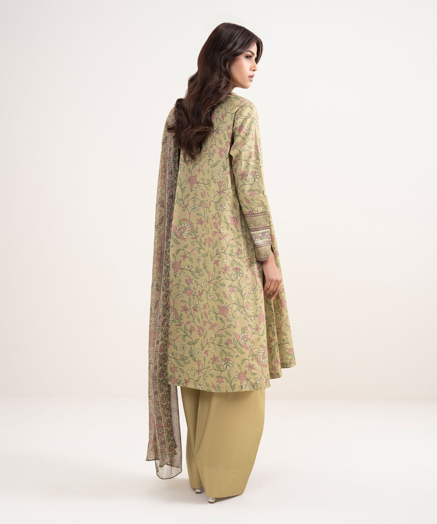 Sapphire Printed Lawn Three Piece Suit SP-LWN-MST04
