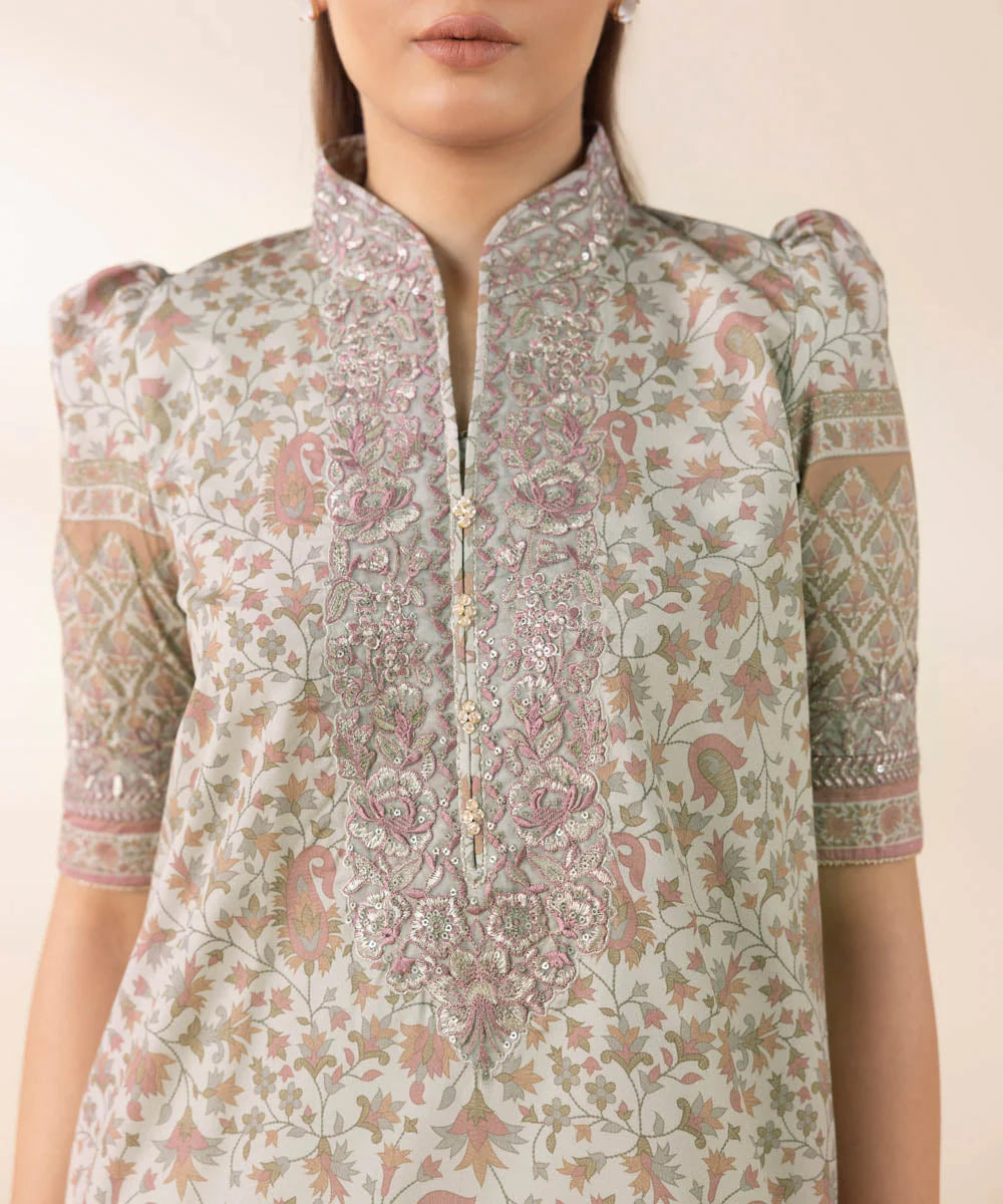 Sapphire Emroided Silk Three Piece Suit With Farshi Shalwar SP-SLK-BR01