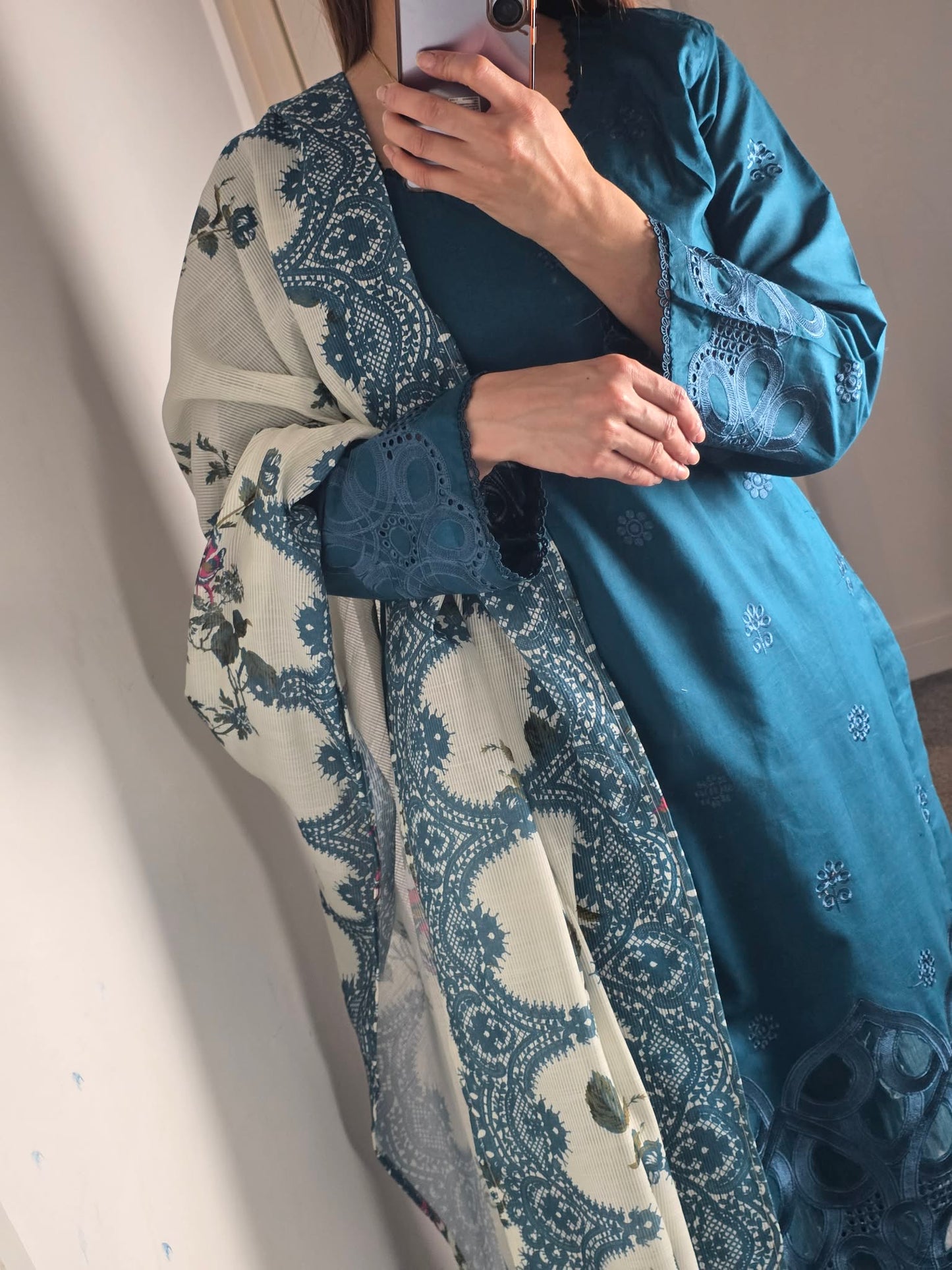 Uznau Embroidered Lawn Three Piece Suit UZ-LWN-TQ05