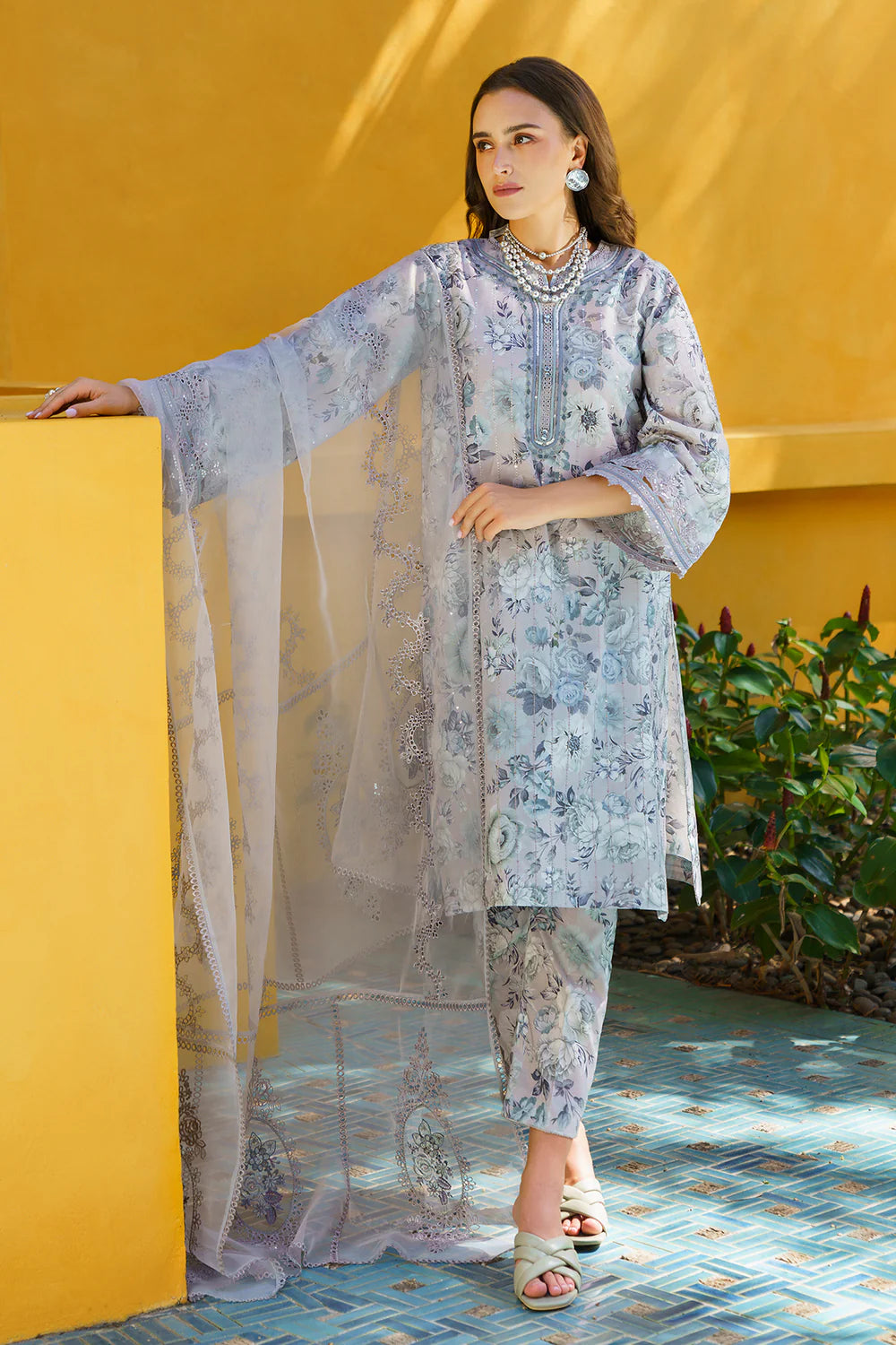 Baroque Embroided Lawn Three Piece Suit BR-LWN-GRY01