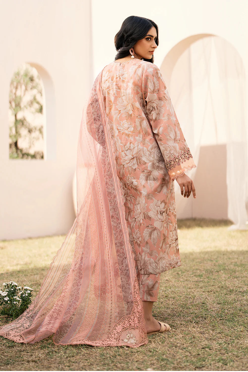 Baroque Embroided Lawn Three Piece Suit BR-LWN-PNK01
