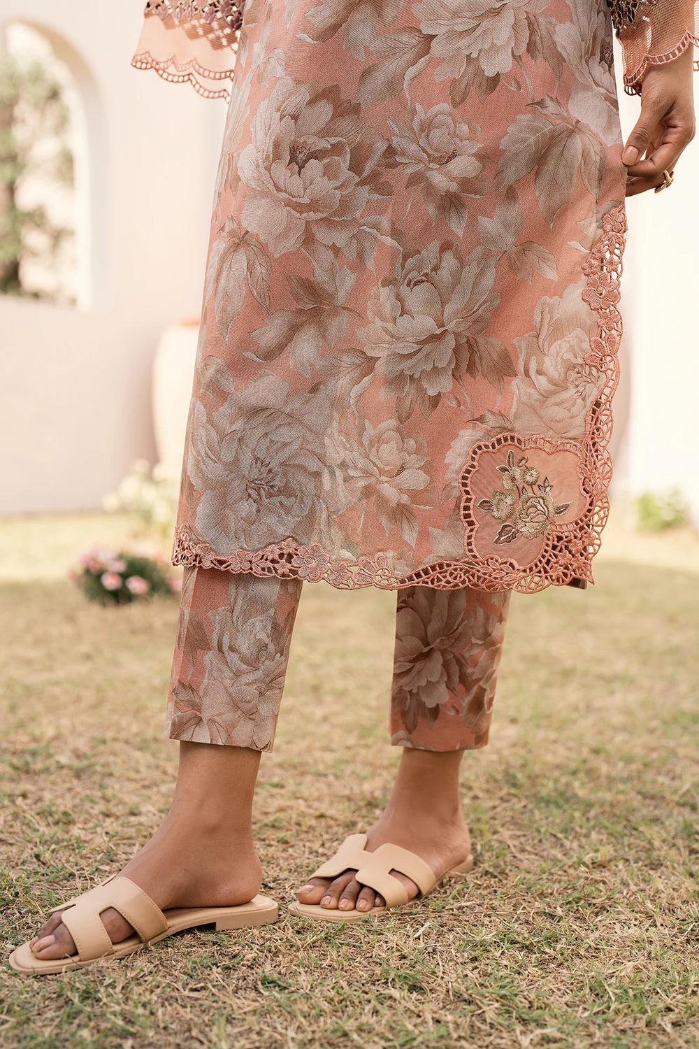 Baroque Embroided Lawn Three Piece Suit BR-LWN-PNK01