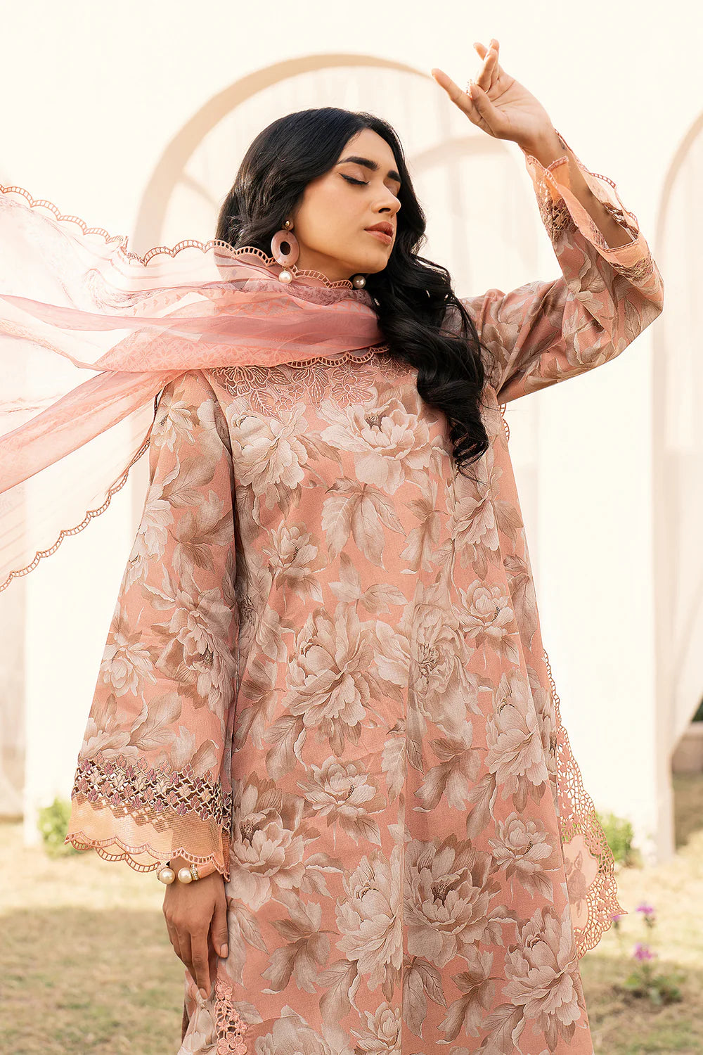 Baroque Embroided Lawn Three Piece Suit BR-LWN-PNK01
