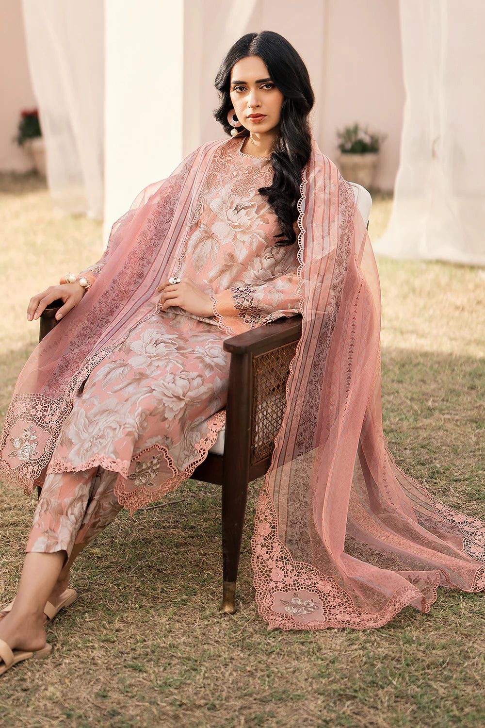 Baroque Embroided Lawn Three Piece Suit BR-LWN-PNK01