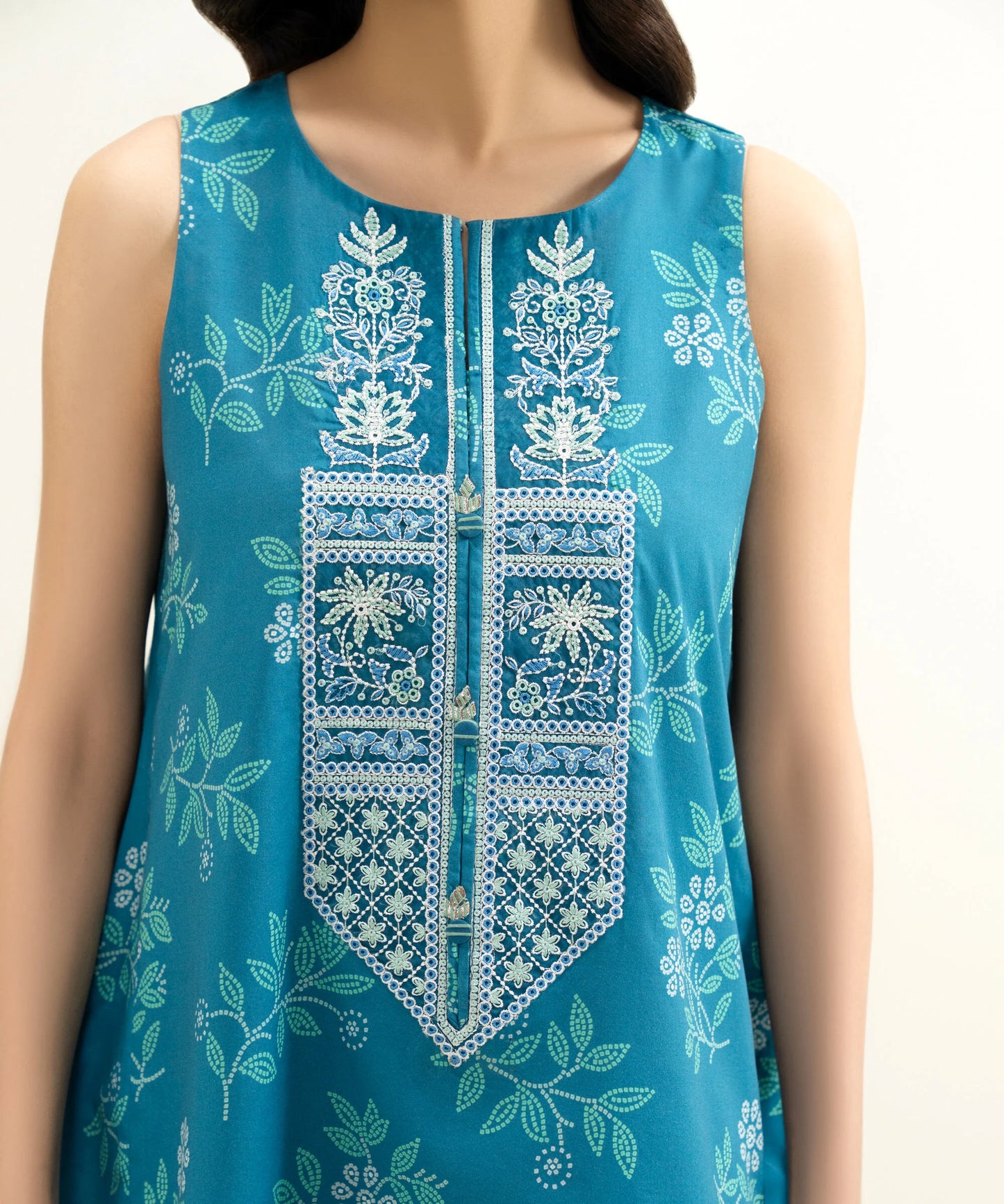 Sapphire Embroidered Lawn Three Piece Suit SP-LWN-TL03