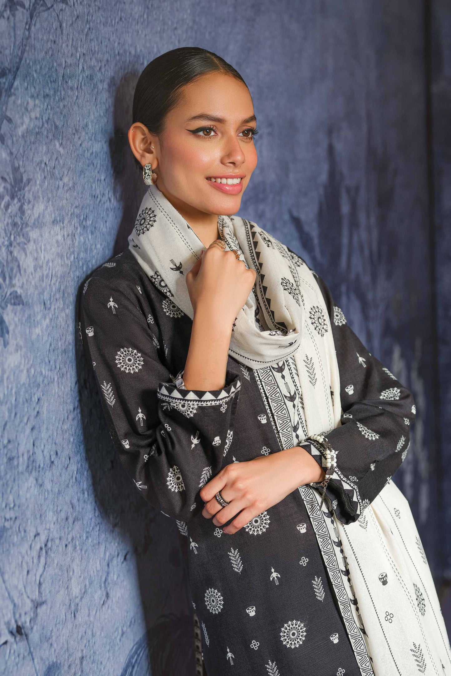 Nishaat Khaddar Three Piece Suit NS-KHD-BLK02