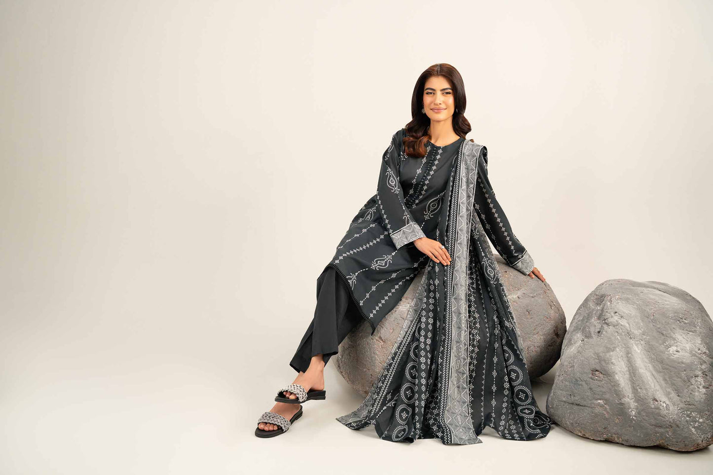 Nishat Printed Lawn Three Piece Suit NS-LWN-BLK06