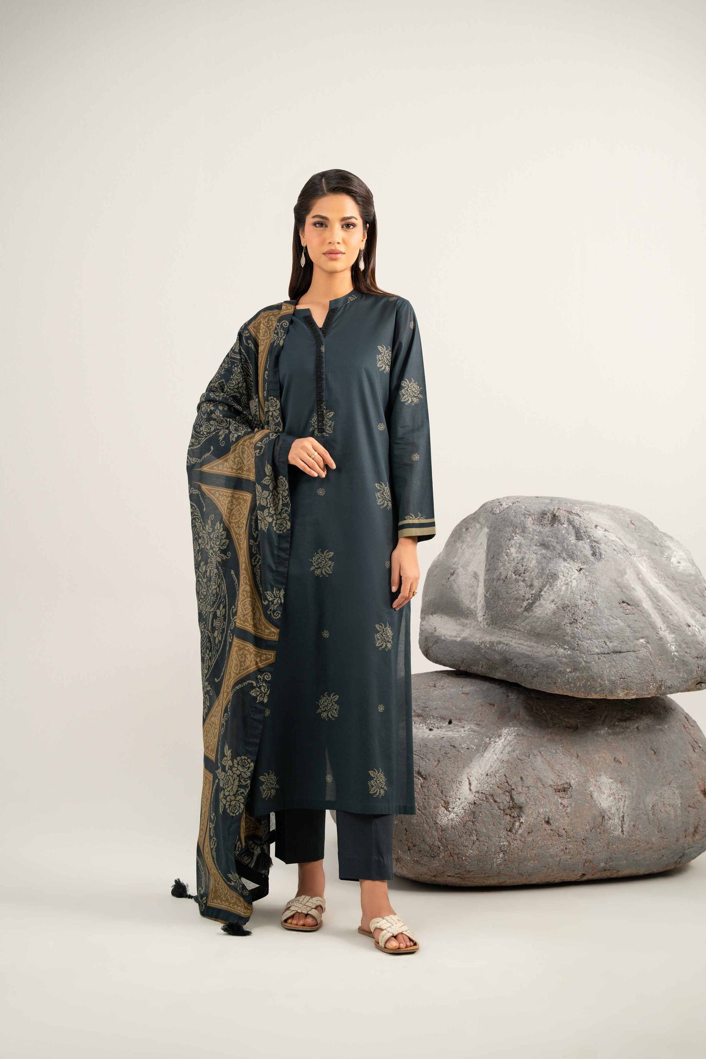 Nishat Printed Lawn Three Piece Suit NS-LWN-BLK03