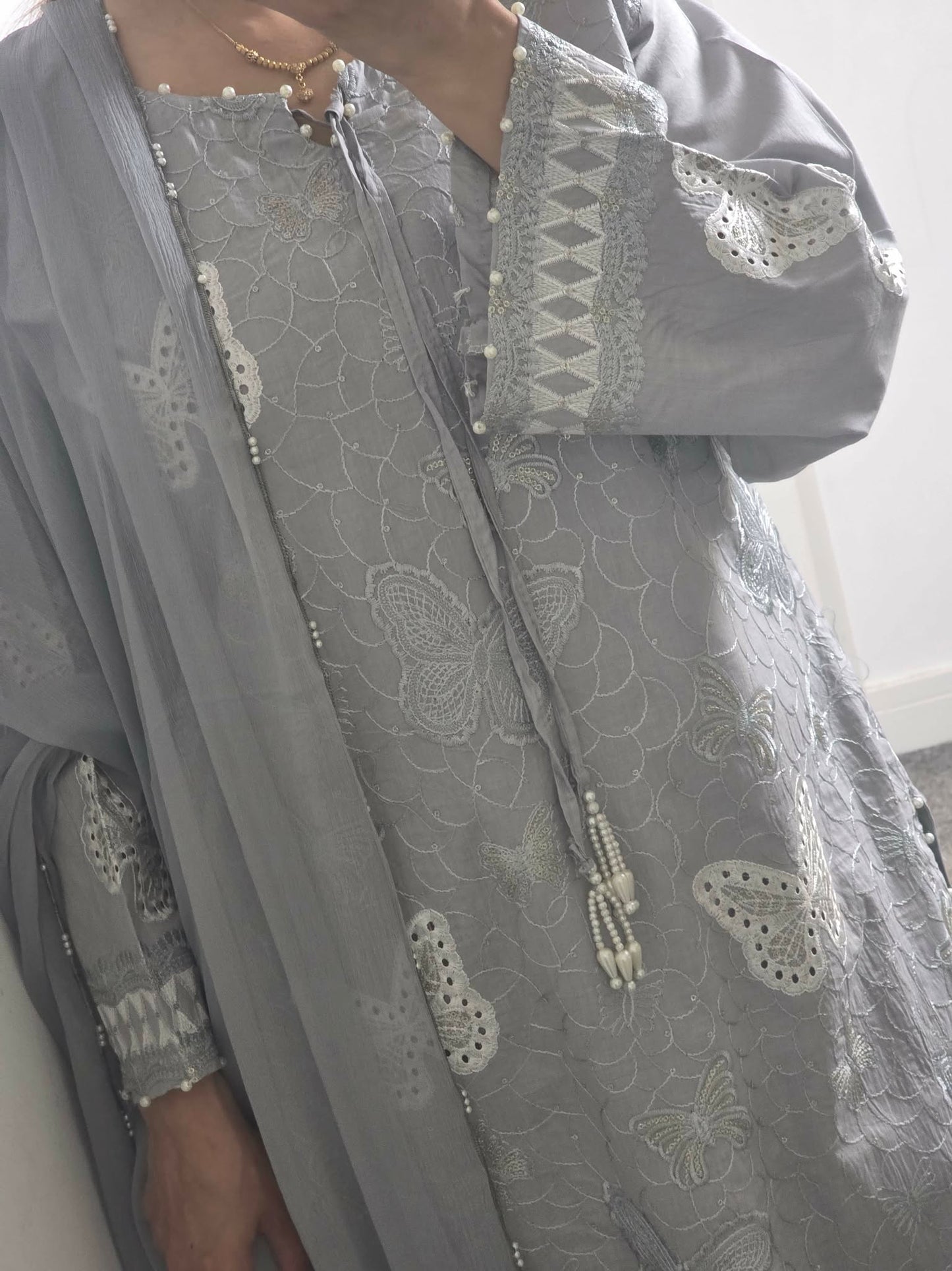 Uznau Embroidered Lawn Three Piece Suit UZ-LWN-GRY02