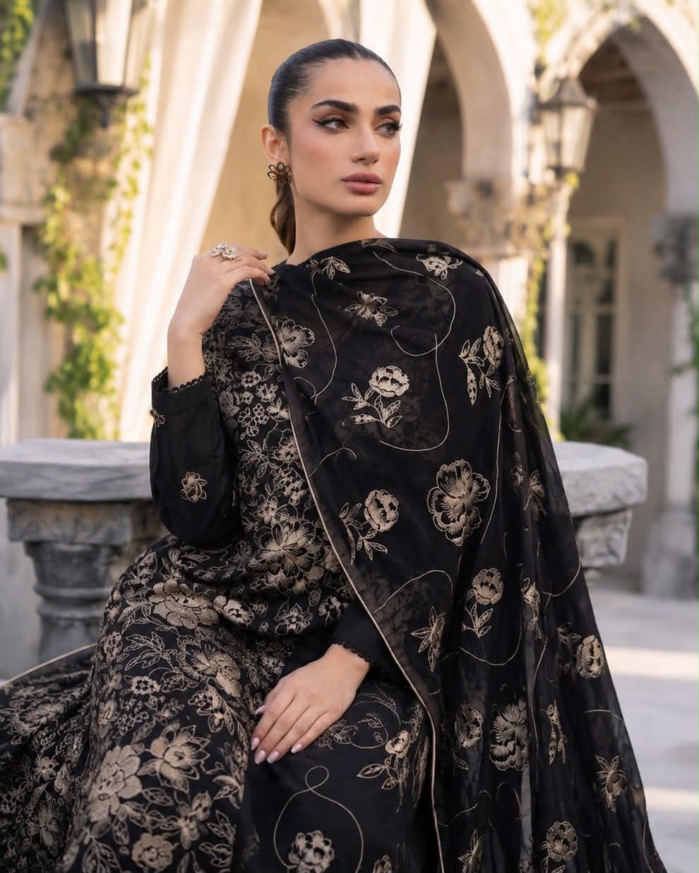 Uznau Embroidered Lawn Three Piece Suit UZ-LWN-BLK032