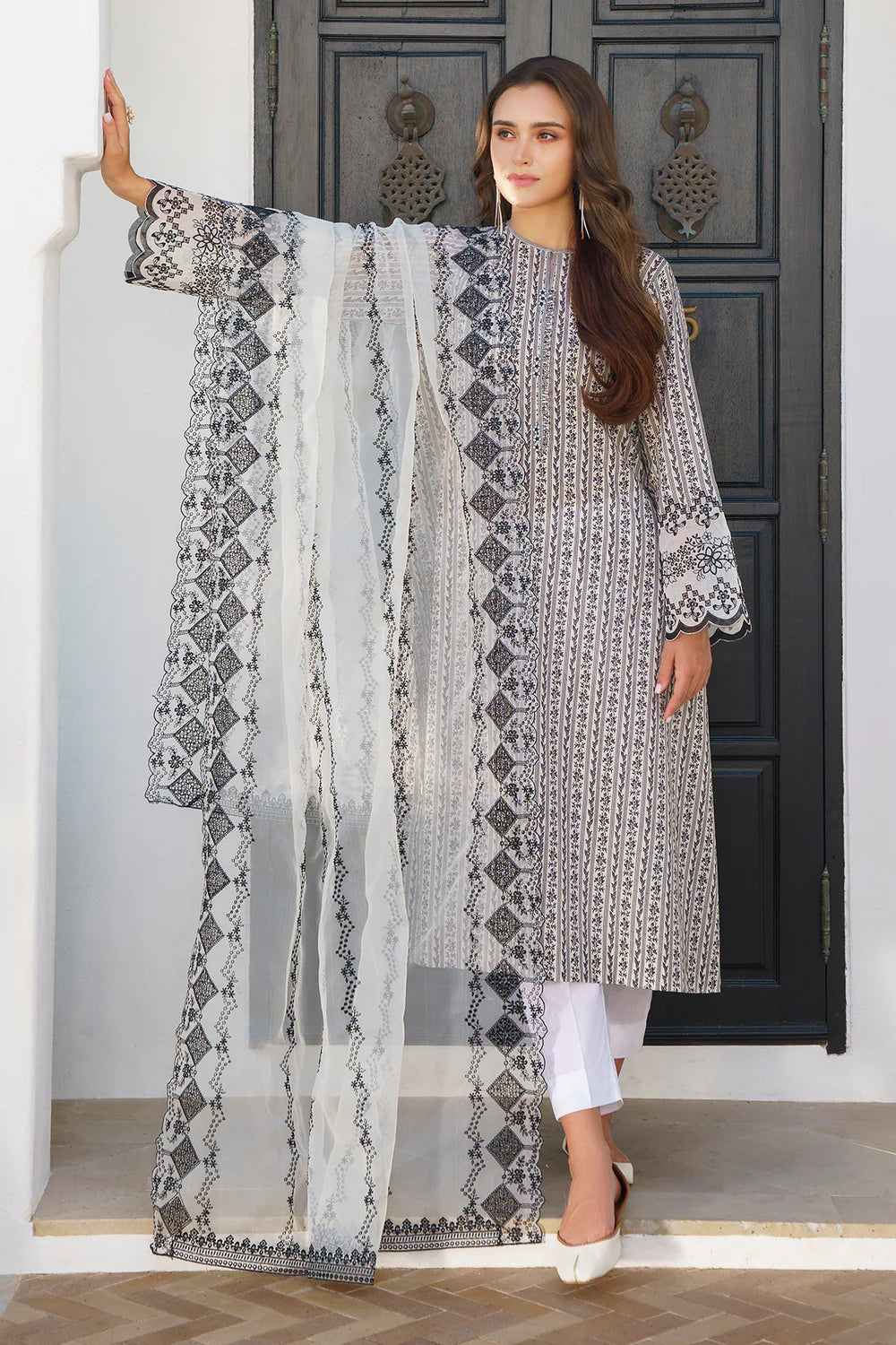 Baroque Embroided Lawn Three Piece Suit BR-LWN-WHT02