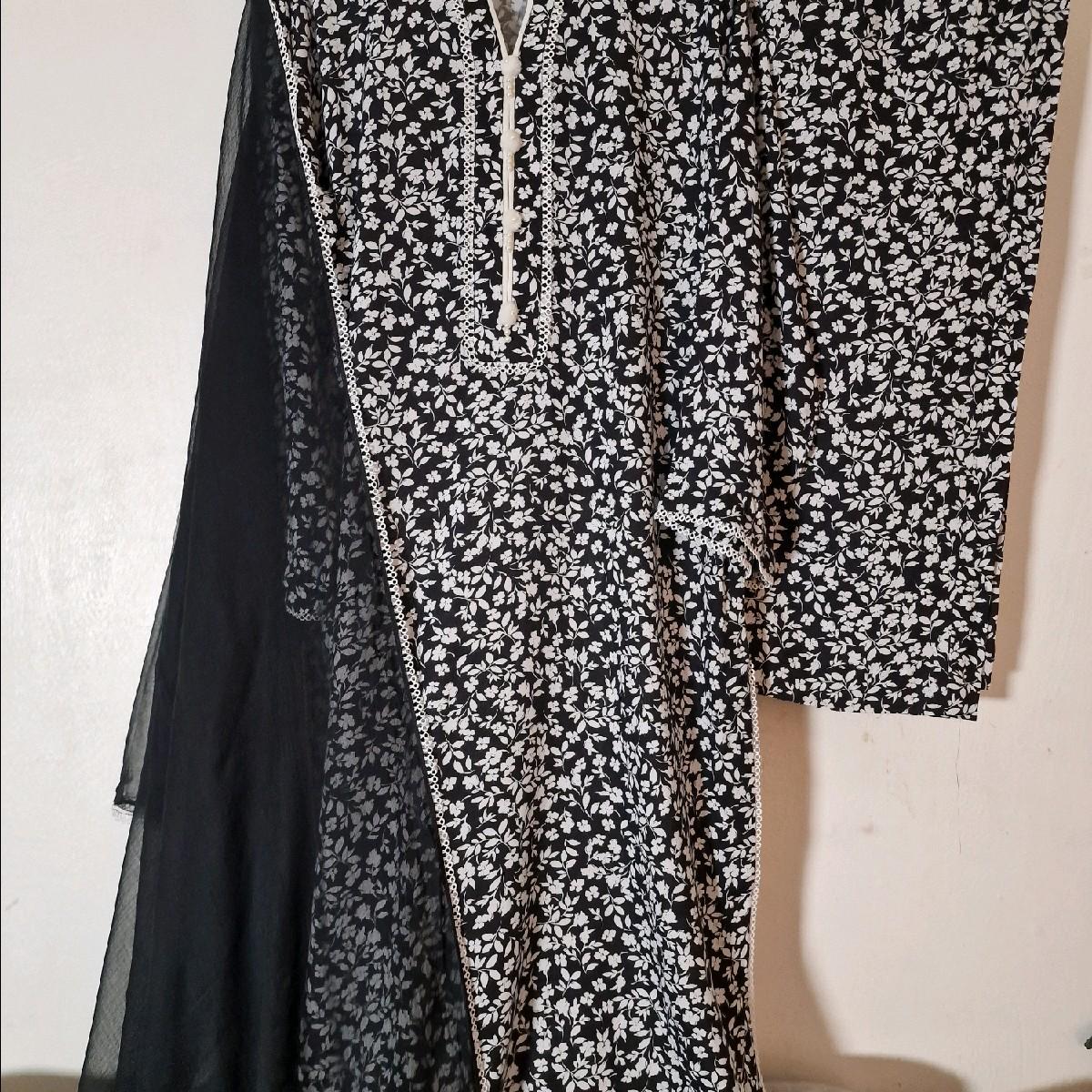Uznau linen Pakistani winter trouser dupatta kameez Clothing Traditional floral printed