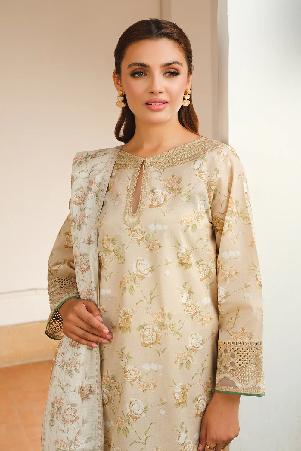 Baroque Embroided Lawn Three Piece Suit BR-LWN-WHT01