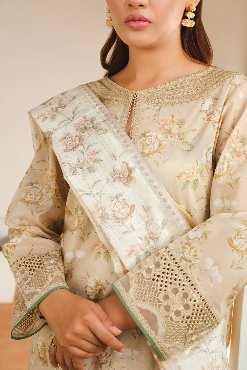 Baroque Embroided Lawn Three Piece Suit BR-LWN-WHT01