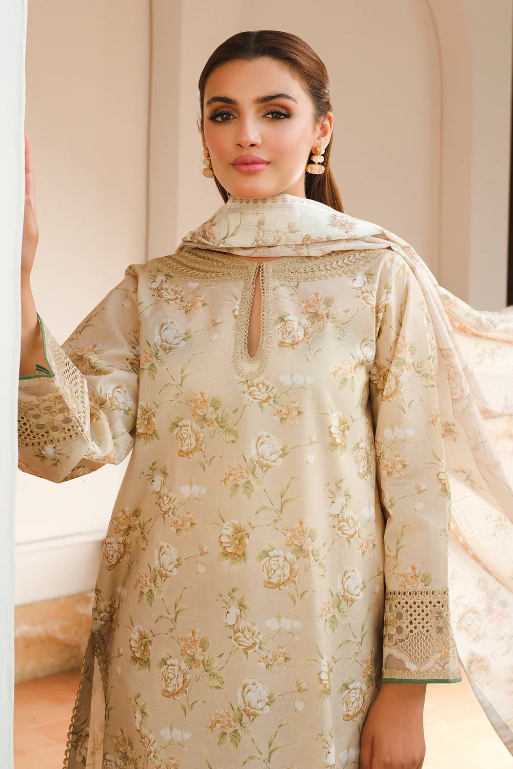 Baroque Embroided Lawn Three Piece Suit BR-LWN-WHT01