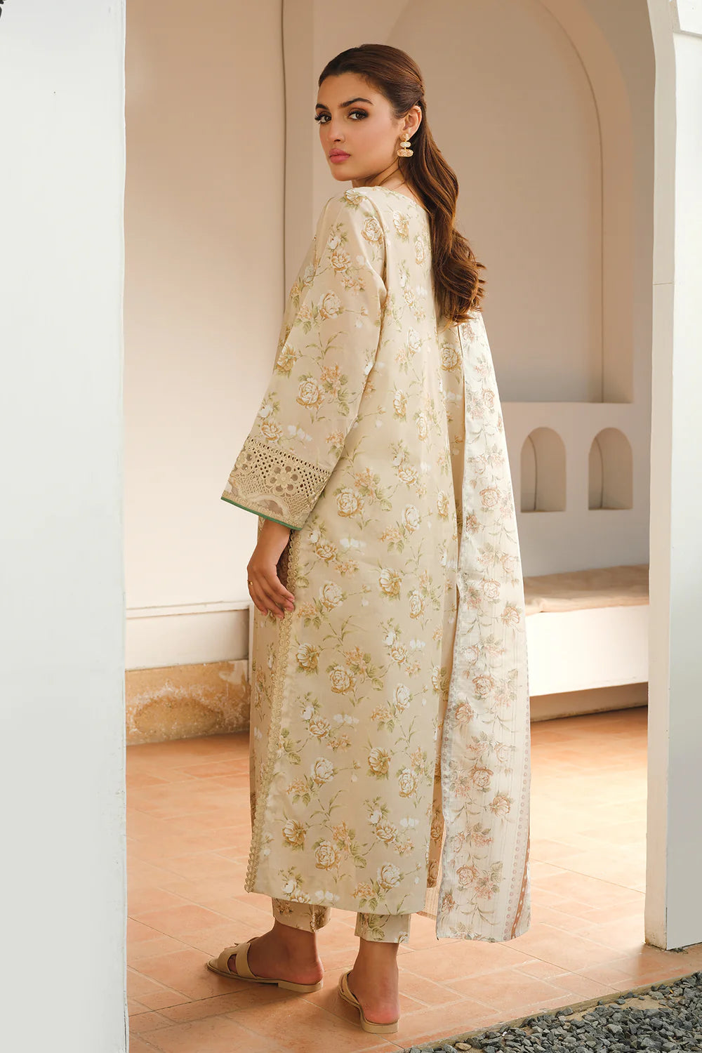 Baroque Embroided Lawn Three Piece Suit BR-LWN-WHT01