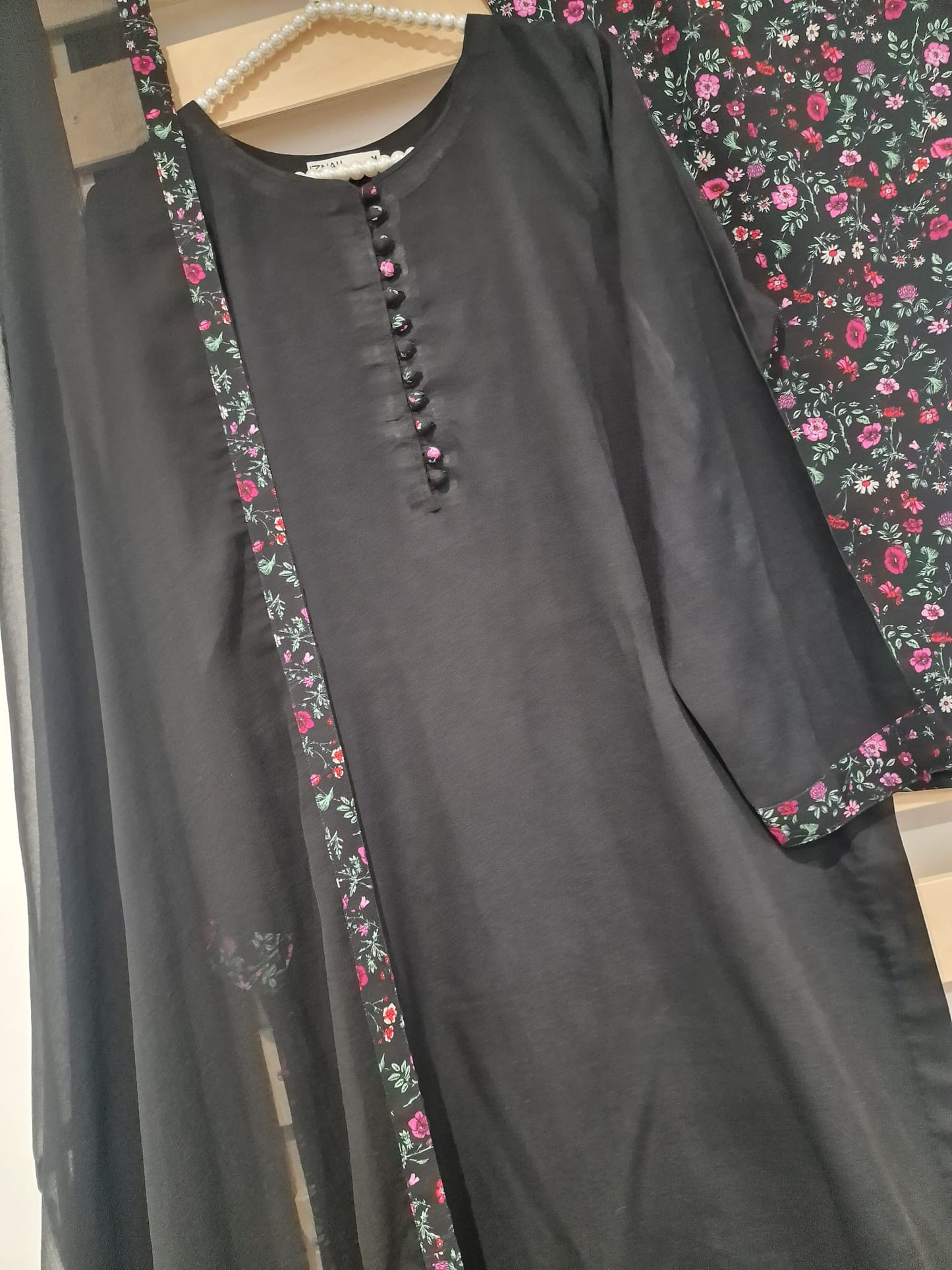 Uznau Linen Three Piece Suit UZ-LNN-BLK022