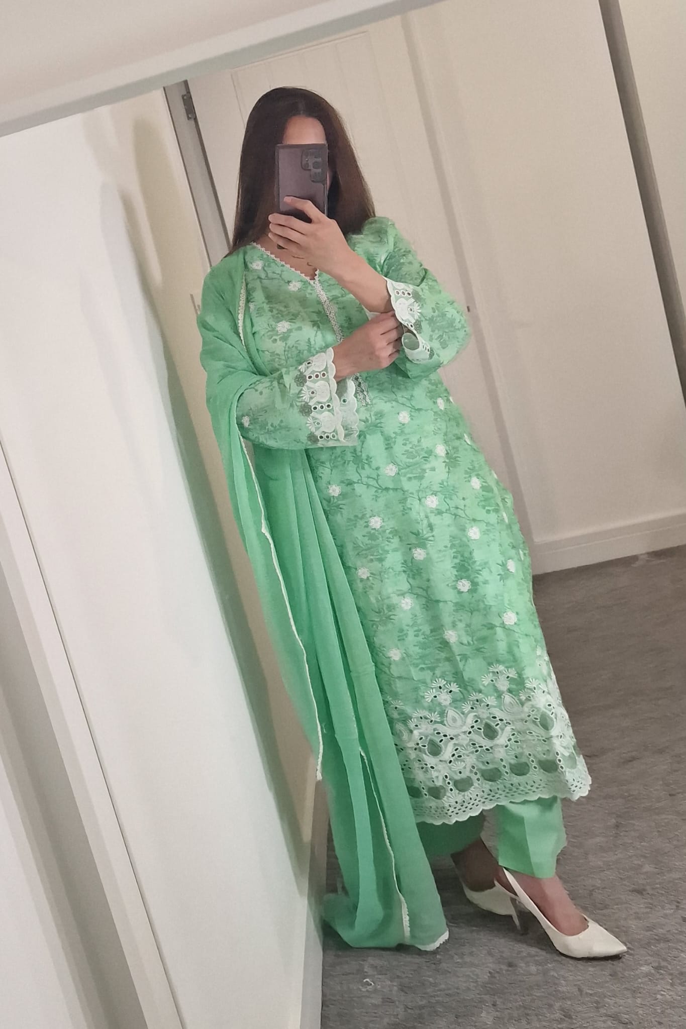 Uznau Embroided Lawn Three Piece Suit UZ-LWN-GR08
