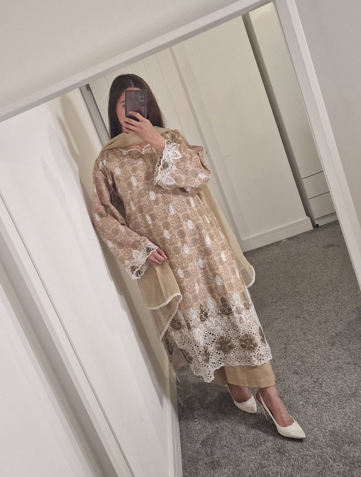 Uznau Embroided Lawn Three Piece Suit UZ-LWN-BR04