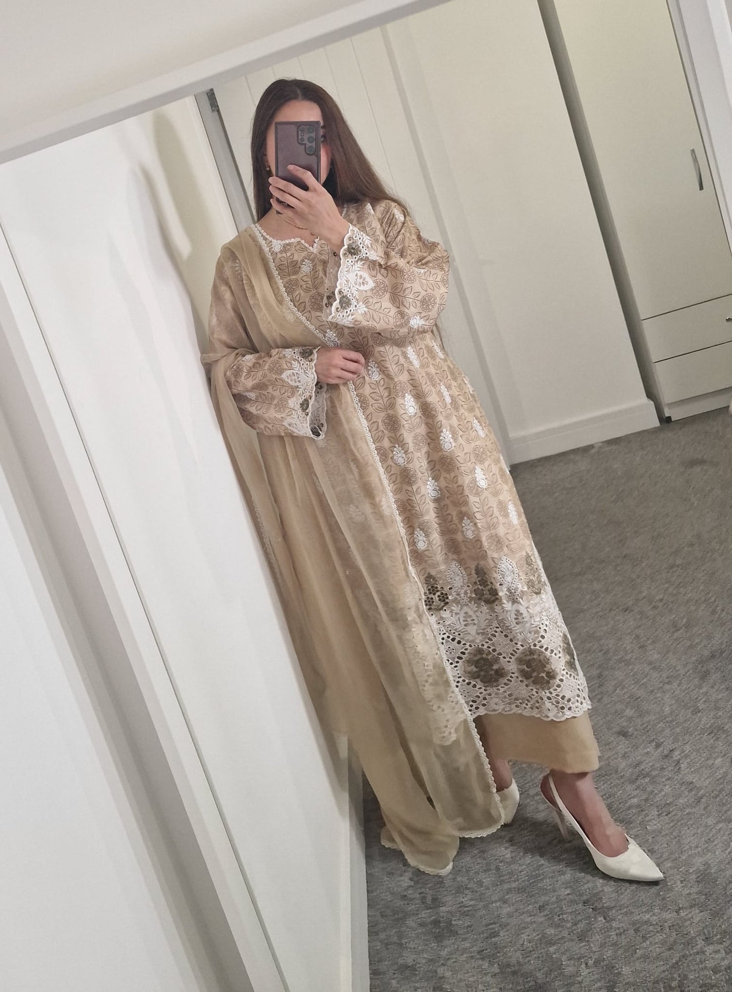 Uznau Embroided Lawn Three Piece Suit UZ-LWN-BR04