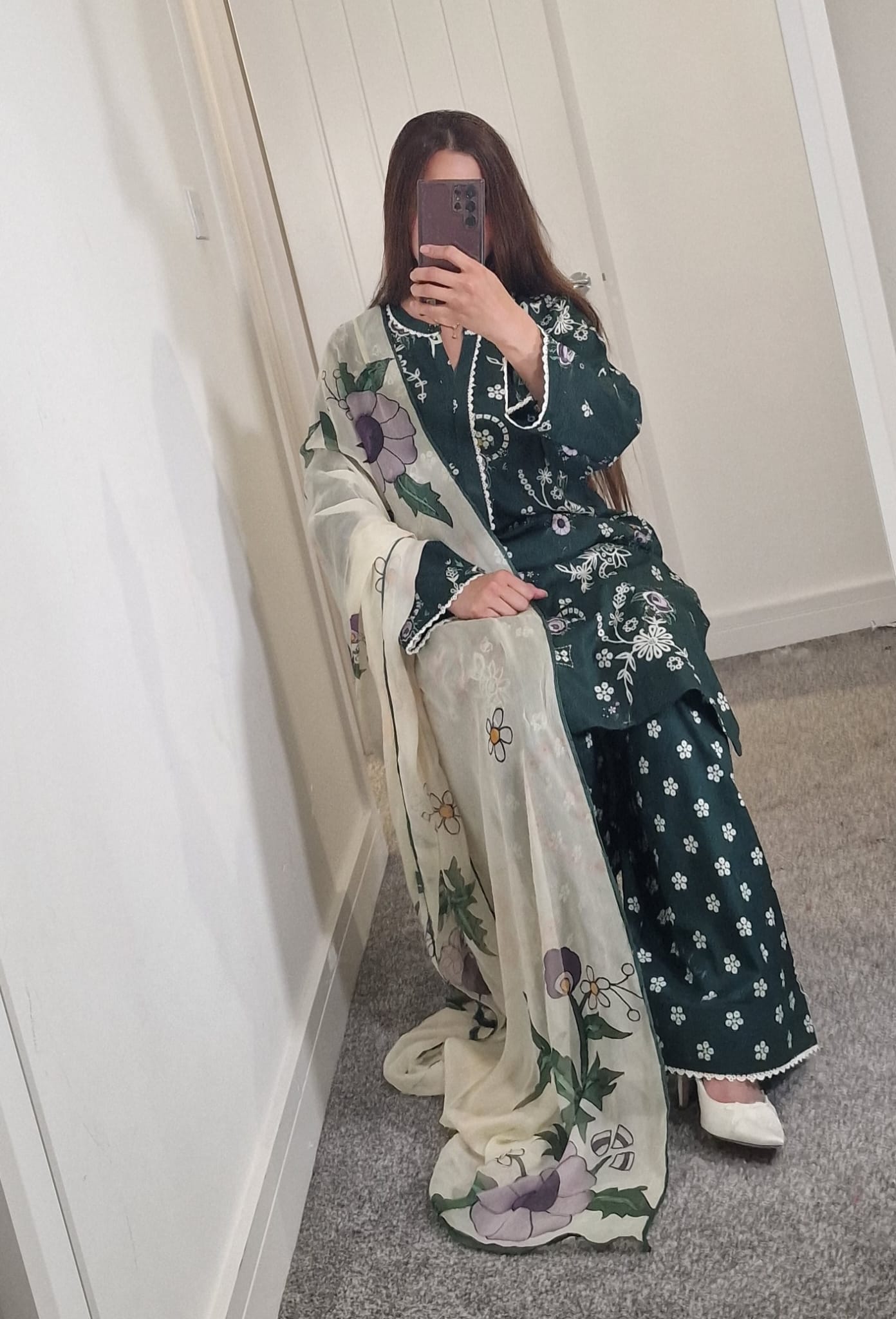 Uznau Lawn Three Piece Suit With Farshi Shalwar and Chifoon Dupatta UZ-LWN-GR02