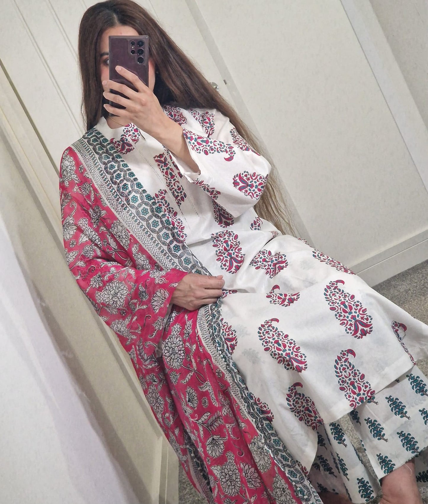 Uznau Lawn three Piece Suit With Chifoon Dupatta UZ-LWN WHT02