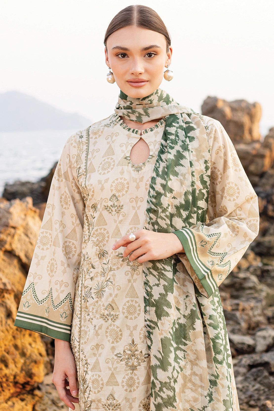 Uznau Lawn Three Piece Suit UZ-LWN-GR09