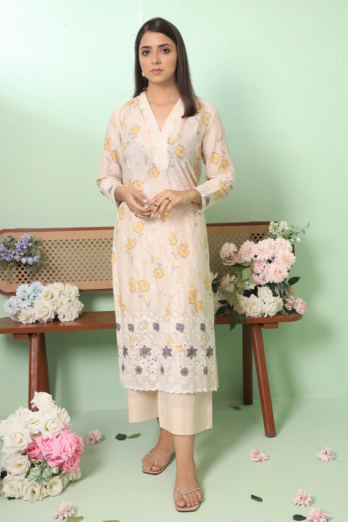 Uznau Embroided Lawn Three Piece Suit UZ-LWN-BR05