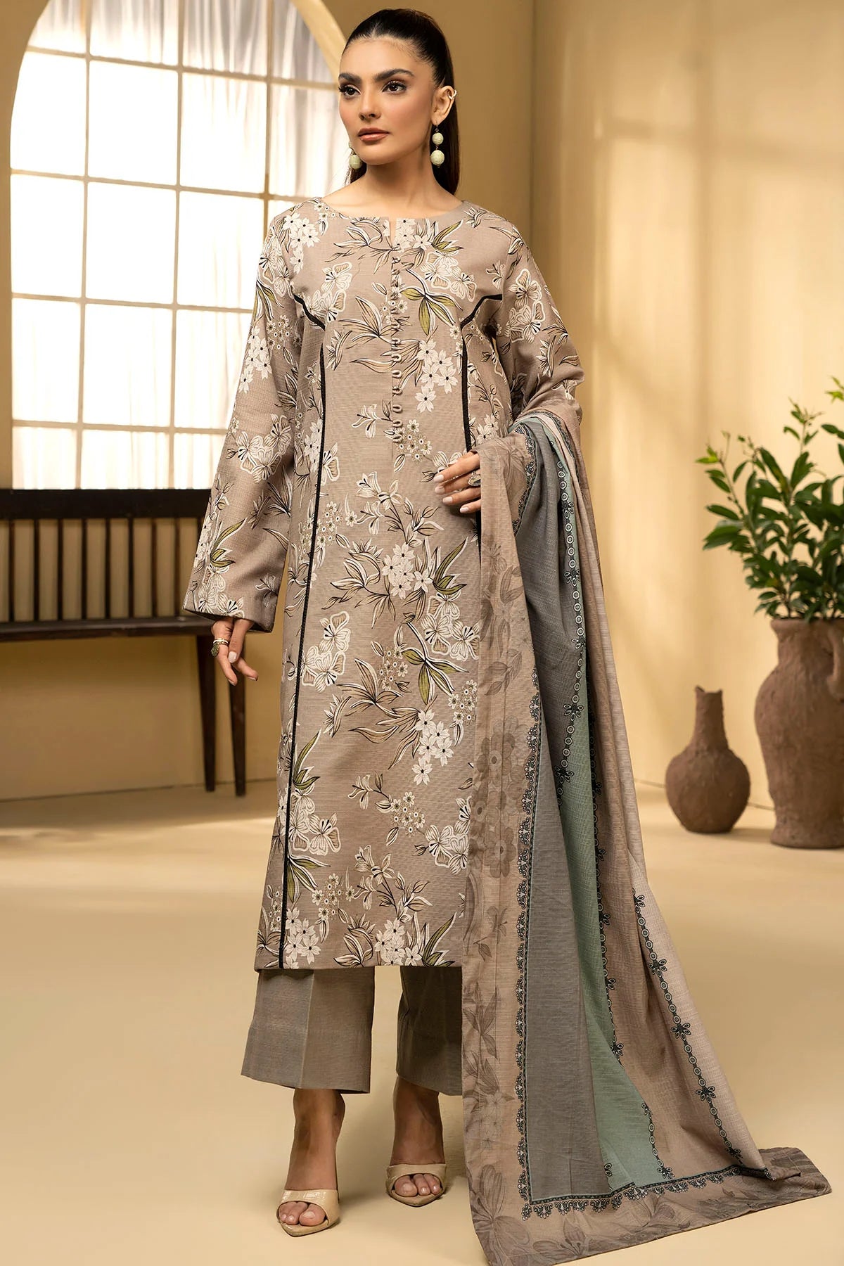 Motifz Khaddar Three Piece Suit MT-KHD-BR02
