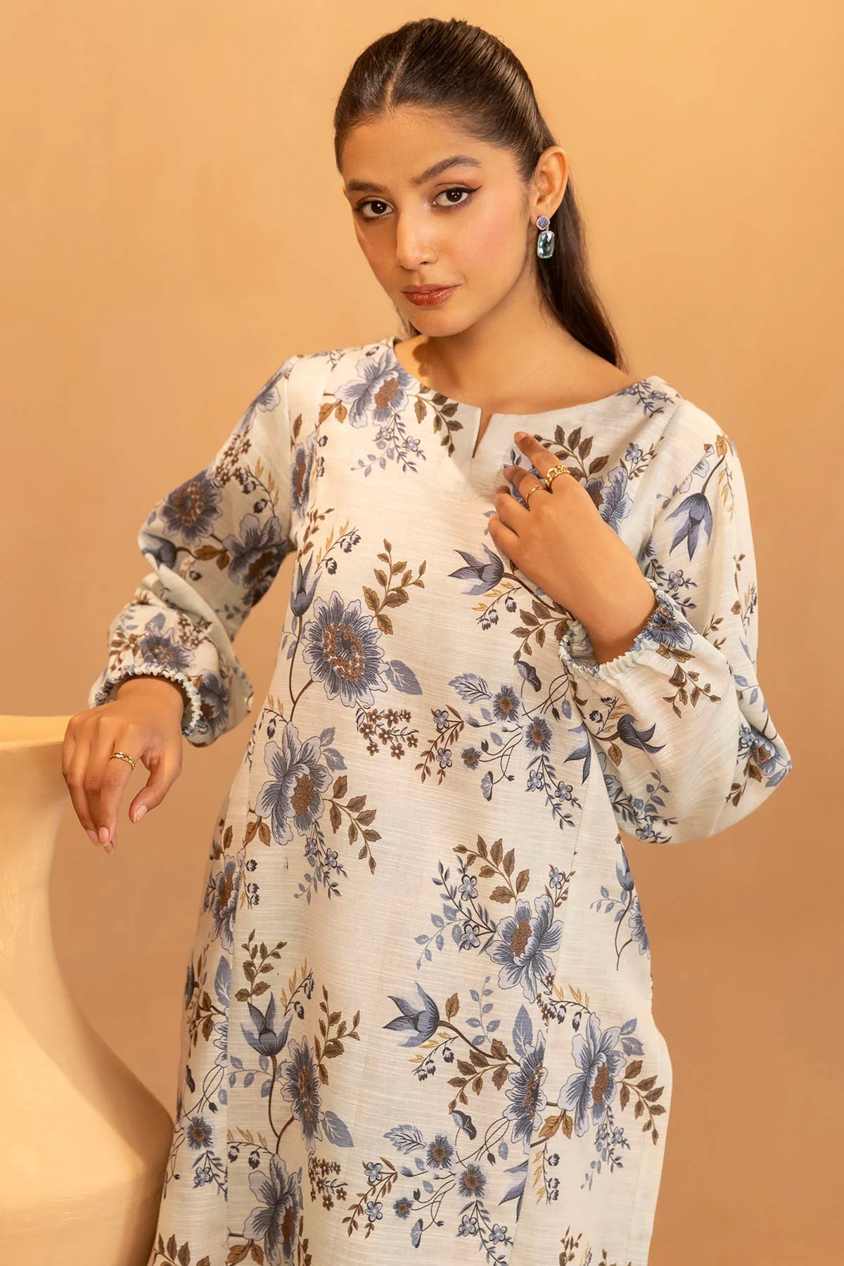 Motifz Khaddar Three Piece Suit MT-KHD-WHT01