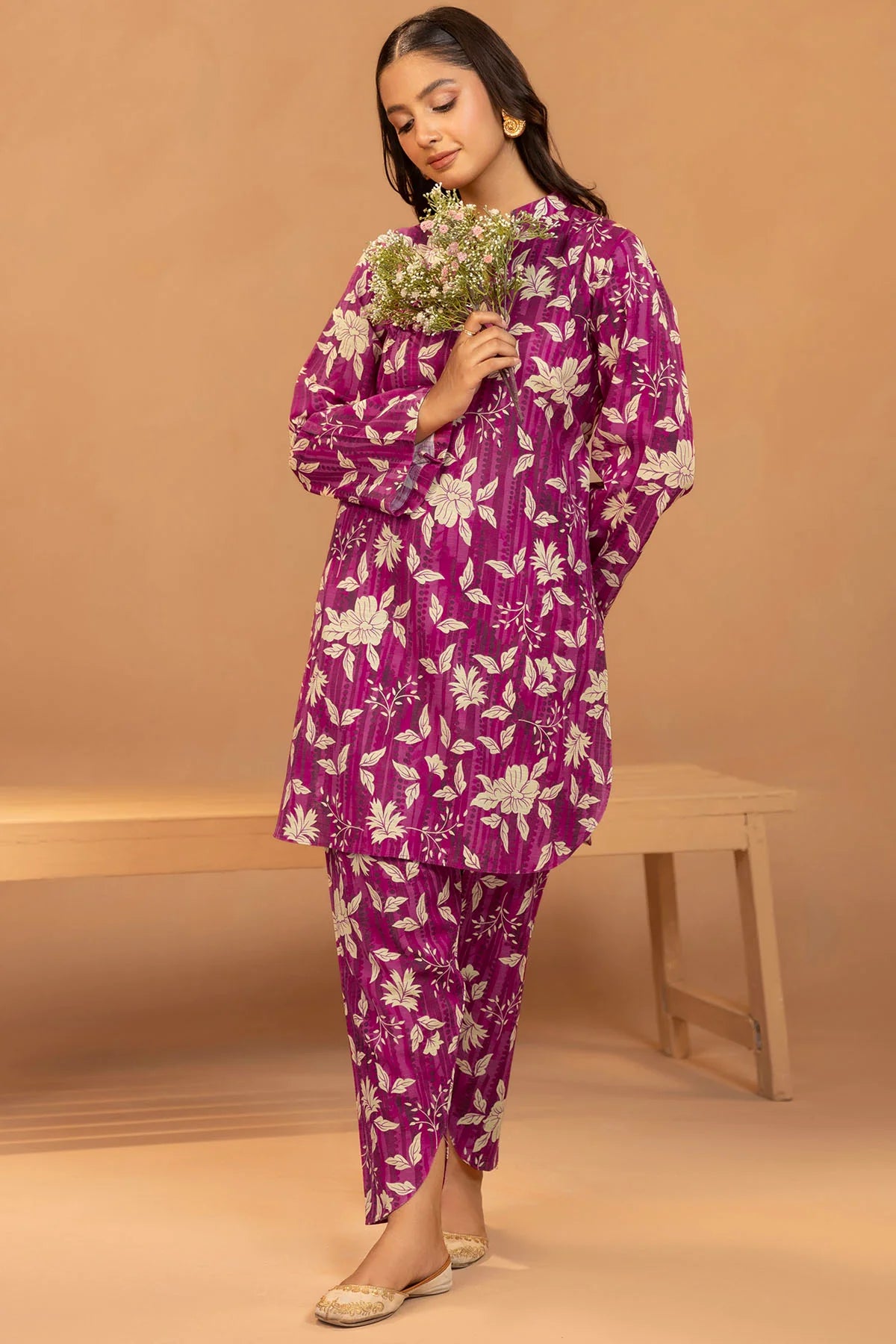 Motifz Khaddar Three Piece Suit MT-KHD-PNK01
