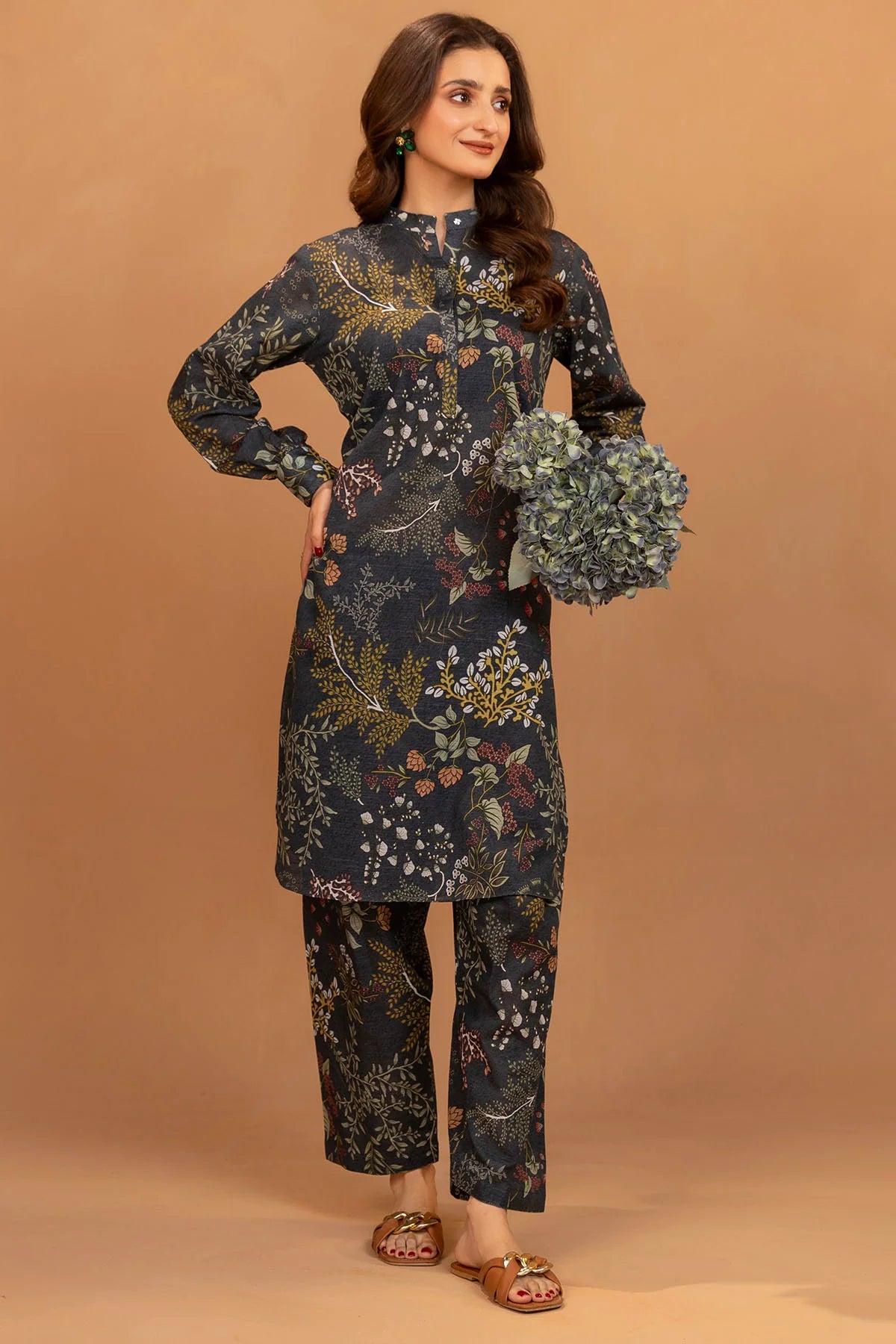 Motifz Khaddar Three Piece Suit MT-KHD-GR01