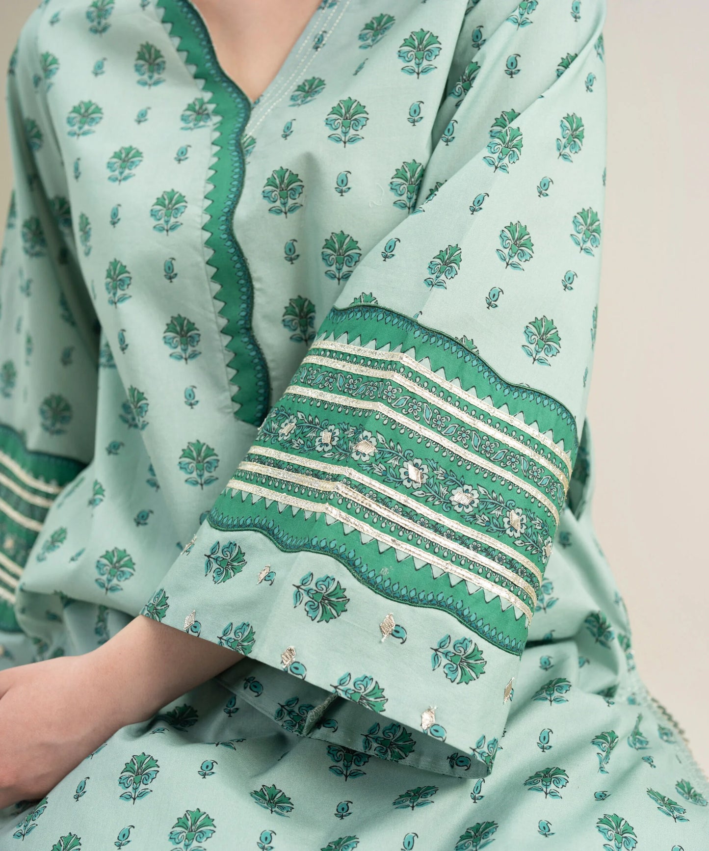 Sapphire Printed Lawn Suit With Farshi Shalwar And Matching Duppata SP-LWN-FR06