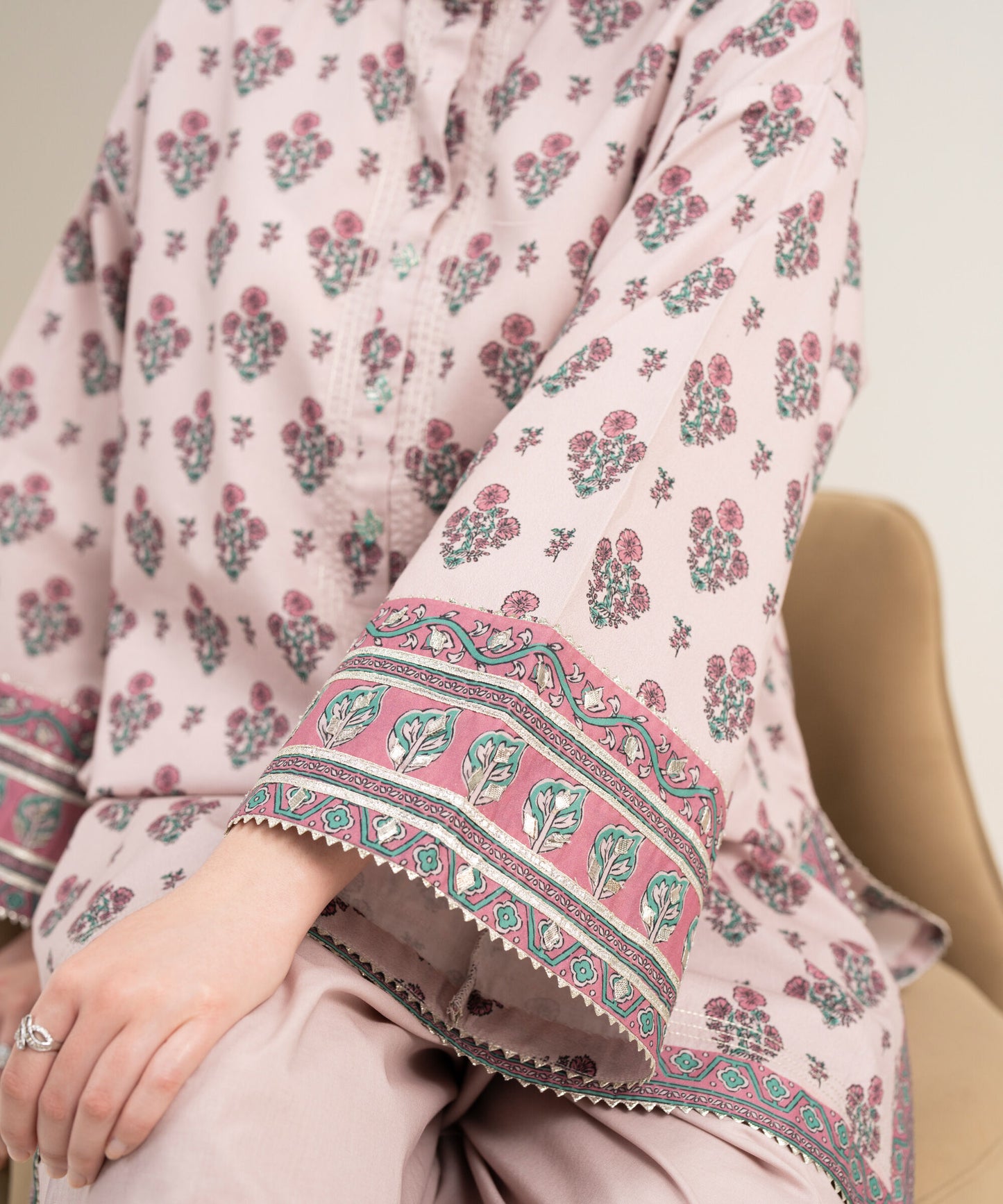 Sapphire Printed Lawn Three Piece Suit SP-LWN-PNK08
