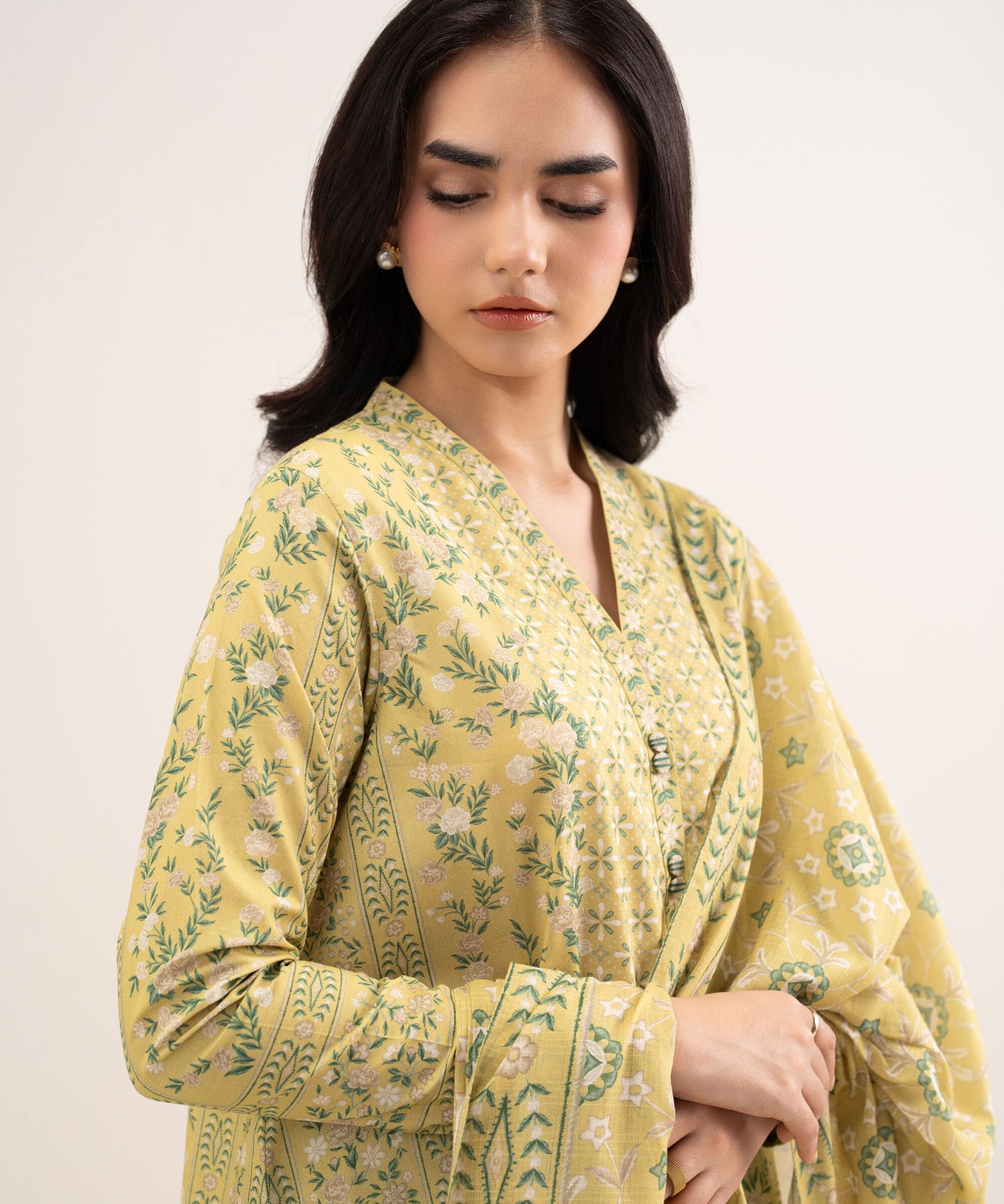 Sapphire Printed Lawn Three Piece Suit SP-LWN-YL012