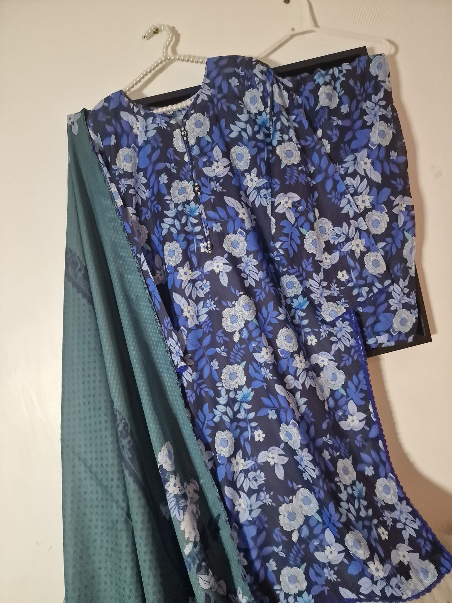 Uznau Lawn Summer Kameez Trouser Dupatta Traditional Outfit UZ-LWN-BLU09