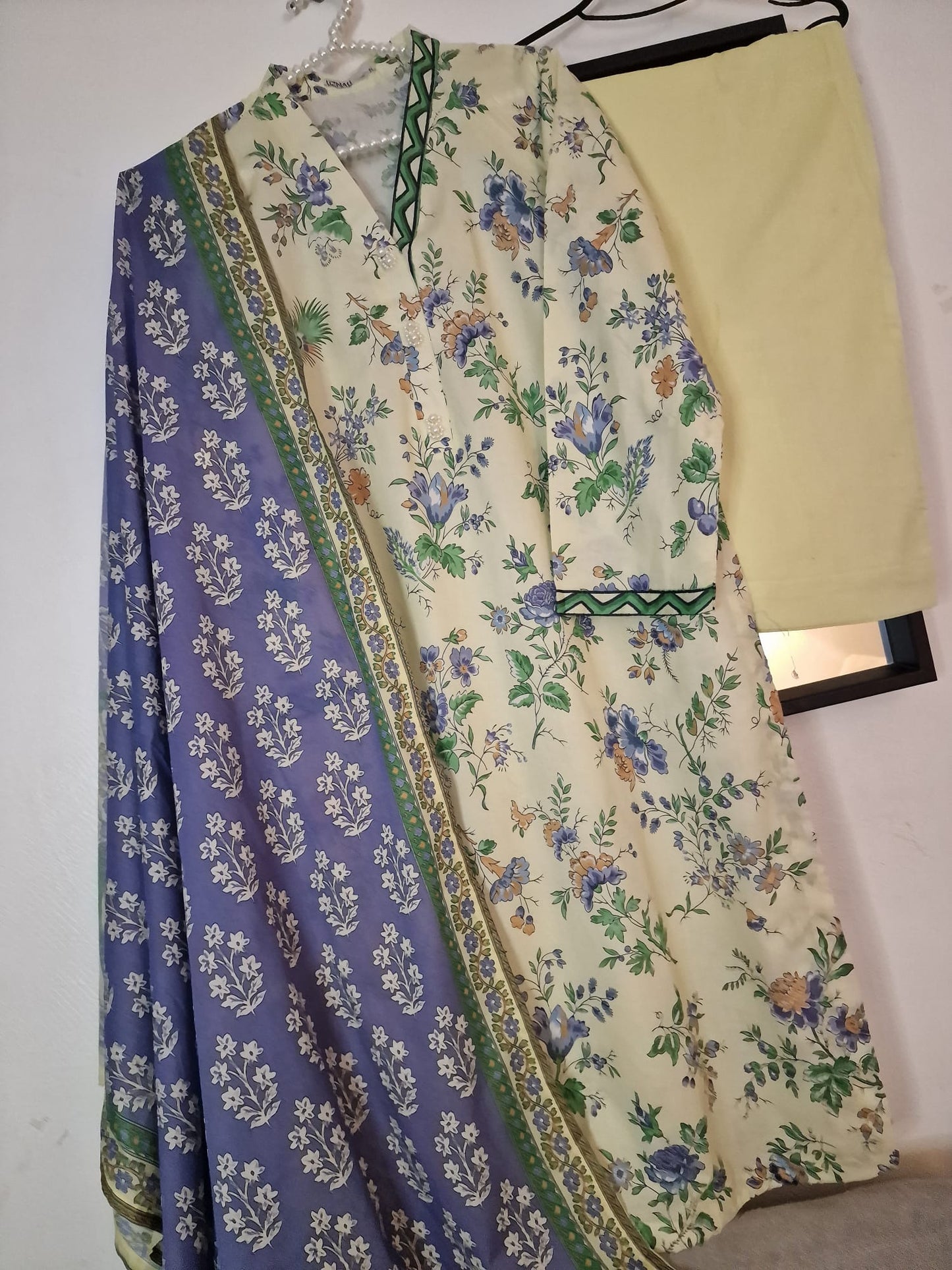 Sapphire Lawn Summer Kameeez Trouser Dupatta Traditional Wear SP-LWN-YL04