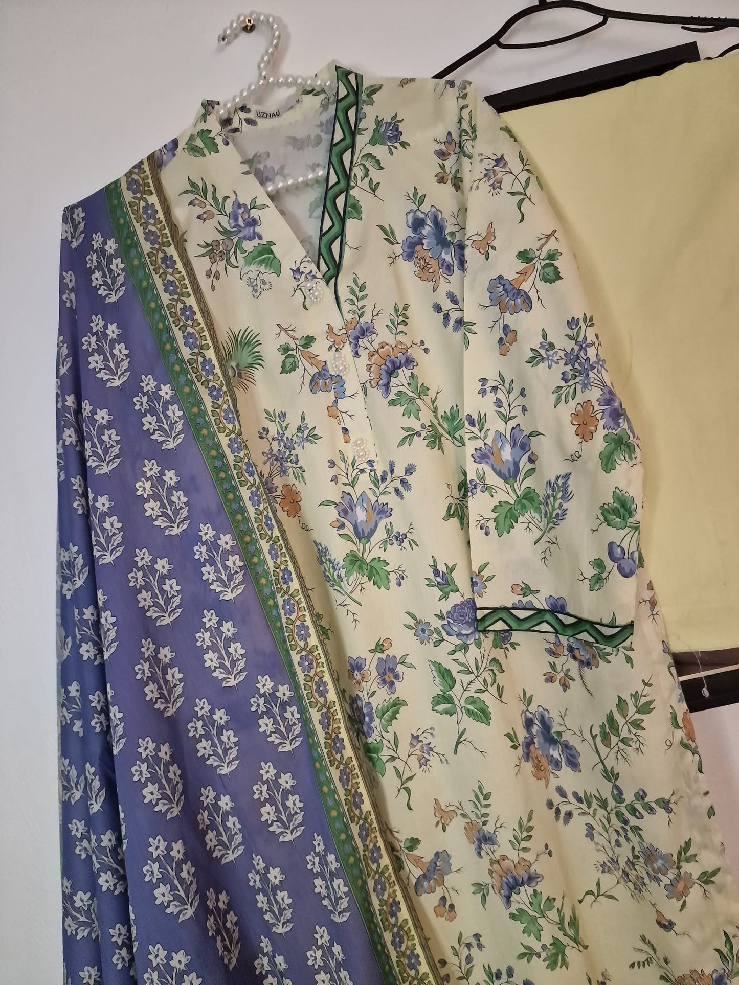 Sapphire Lawn Summer Kameeez Trouser Dupatta Traditional Wear SP-LWN-YL04