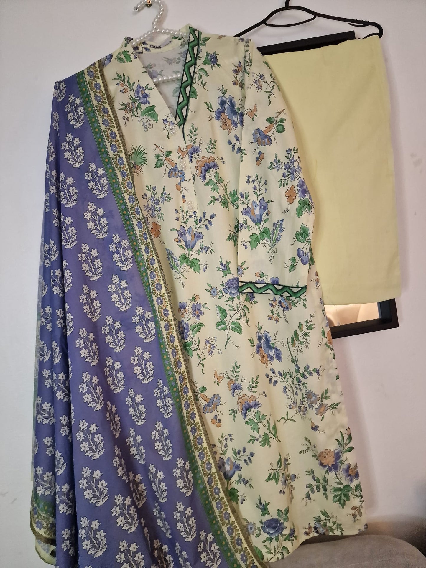 Sapphire Lawn Summer Kameeez Trouser Dupatta Traditional Wear SP-LWN-YL04