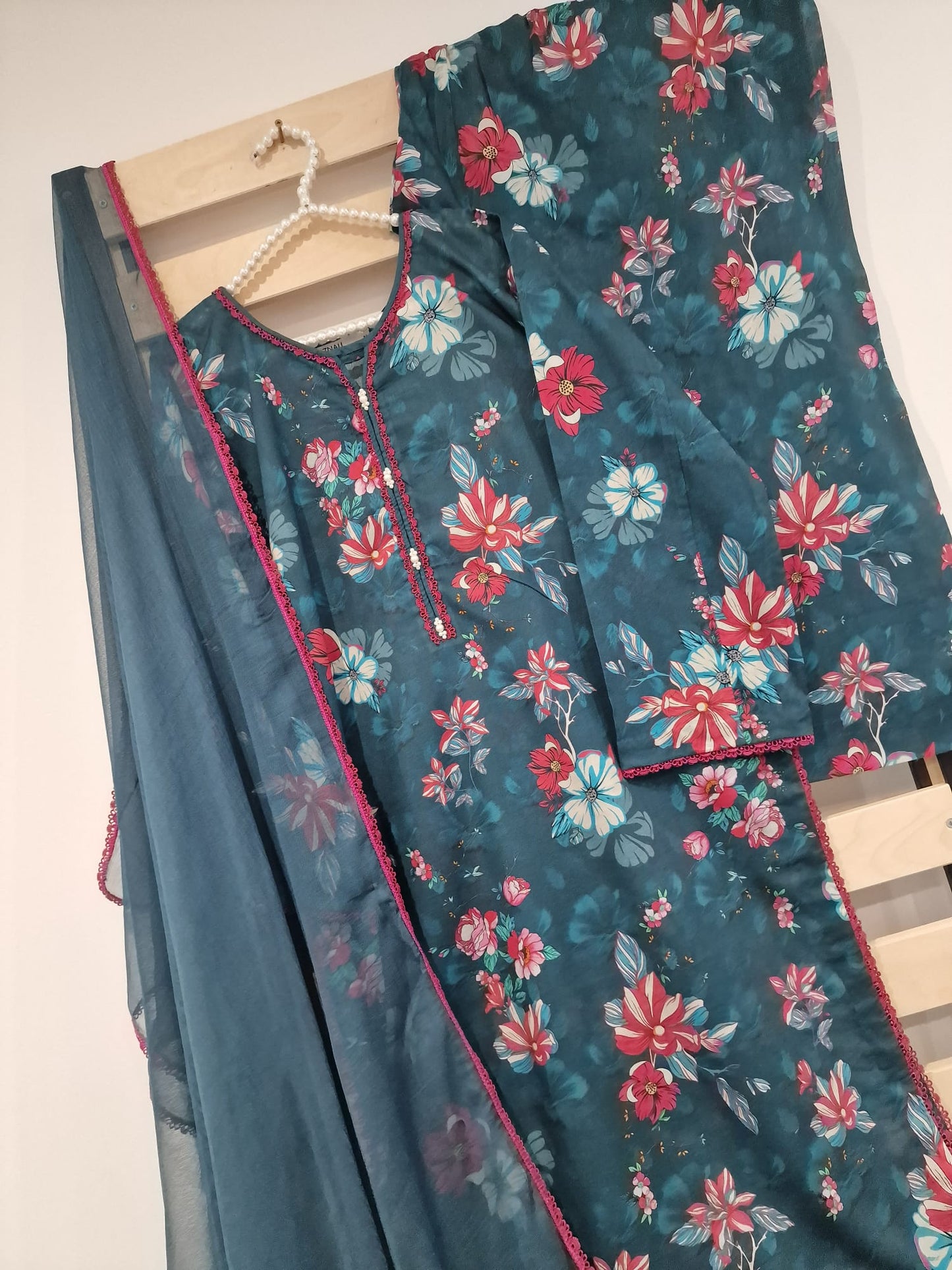 Uznau Premium Summer Lawn Traditional Wearing UZ-LWN-GR04