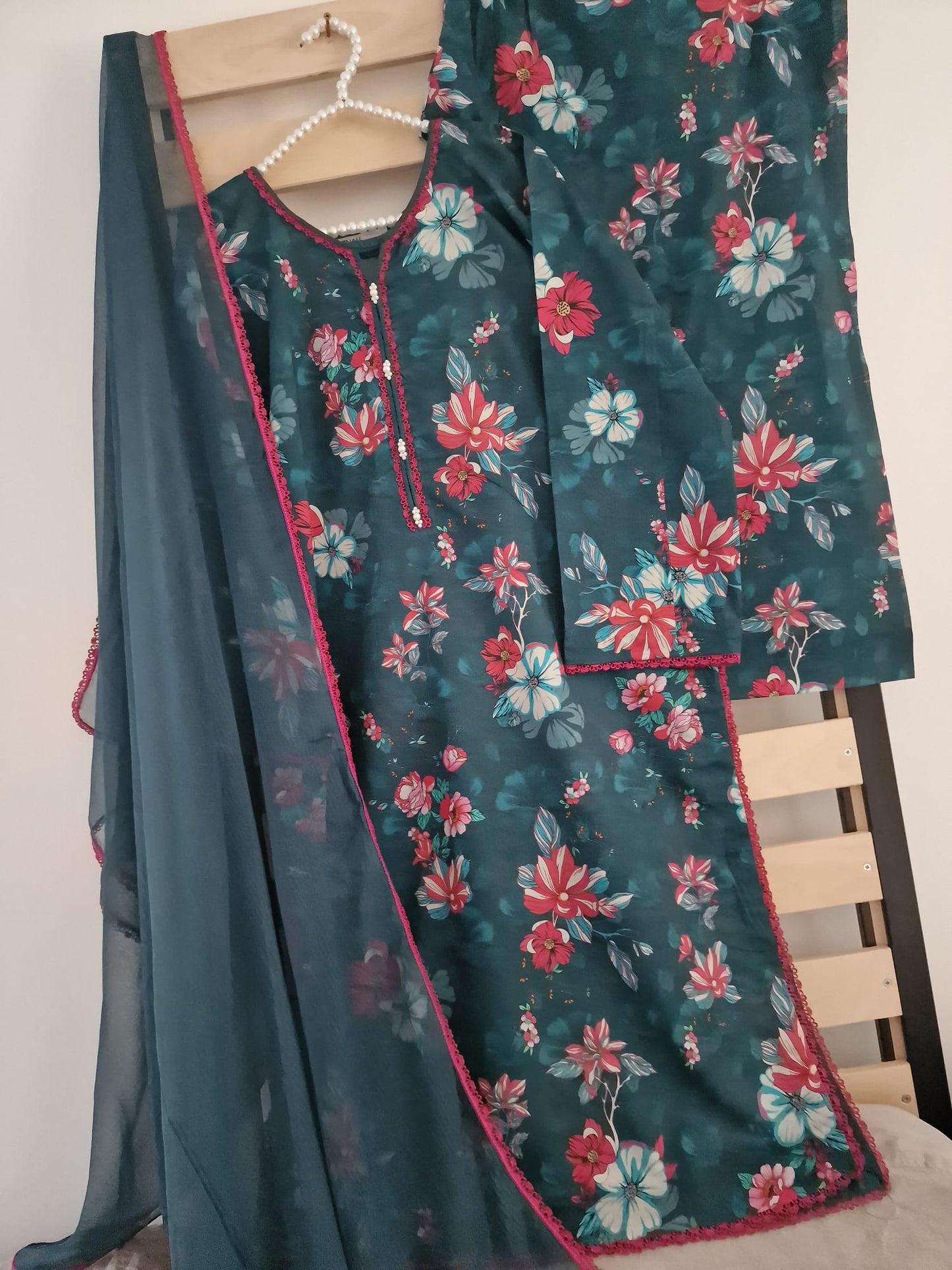 Uznau Premium Summer Lawn Traditional Wearing UZ-LWN-GR04