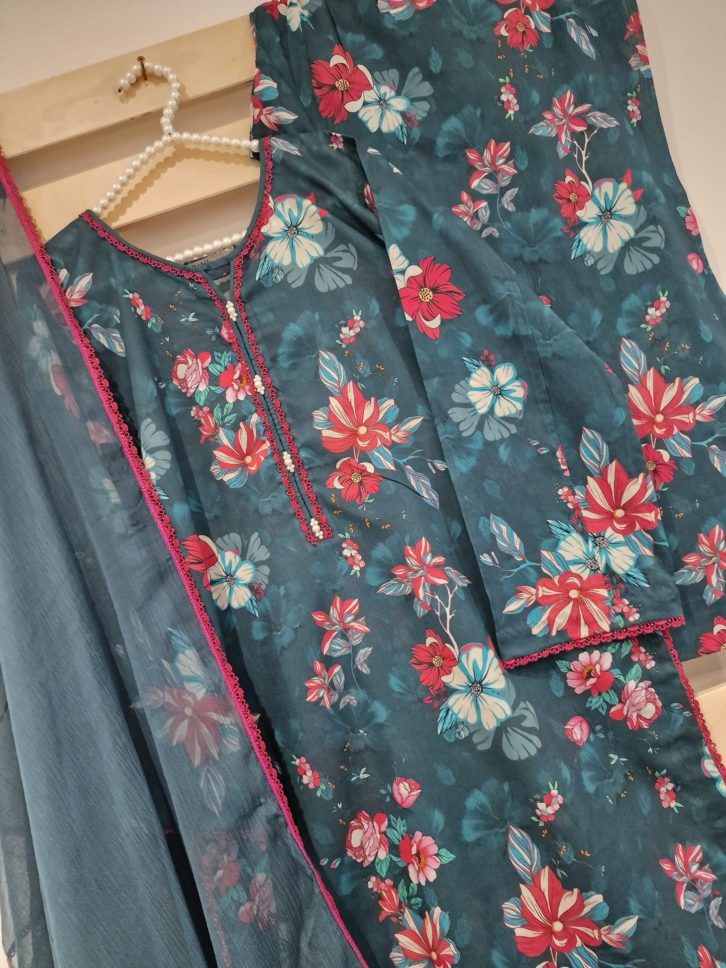 Uznau Premium Summer Lawn Traditional Wearing UZ-LWN-GR04