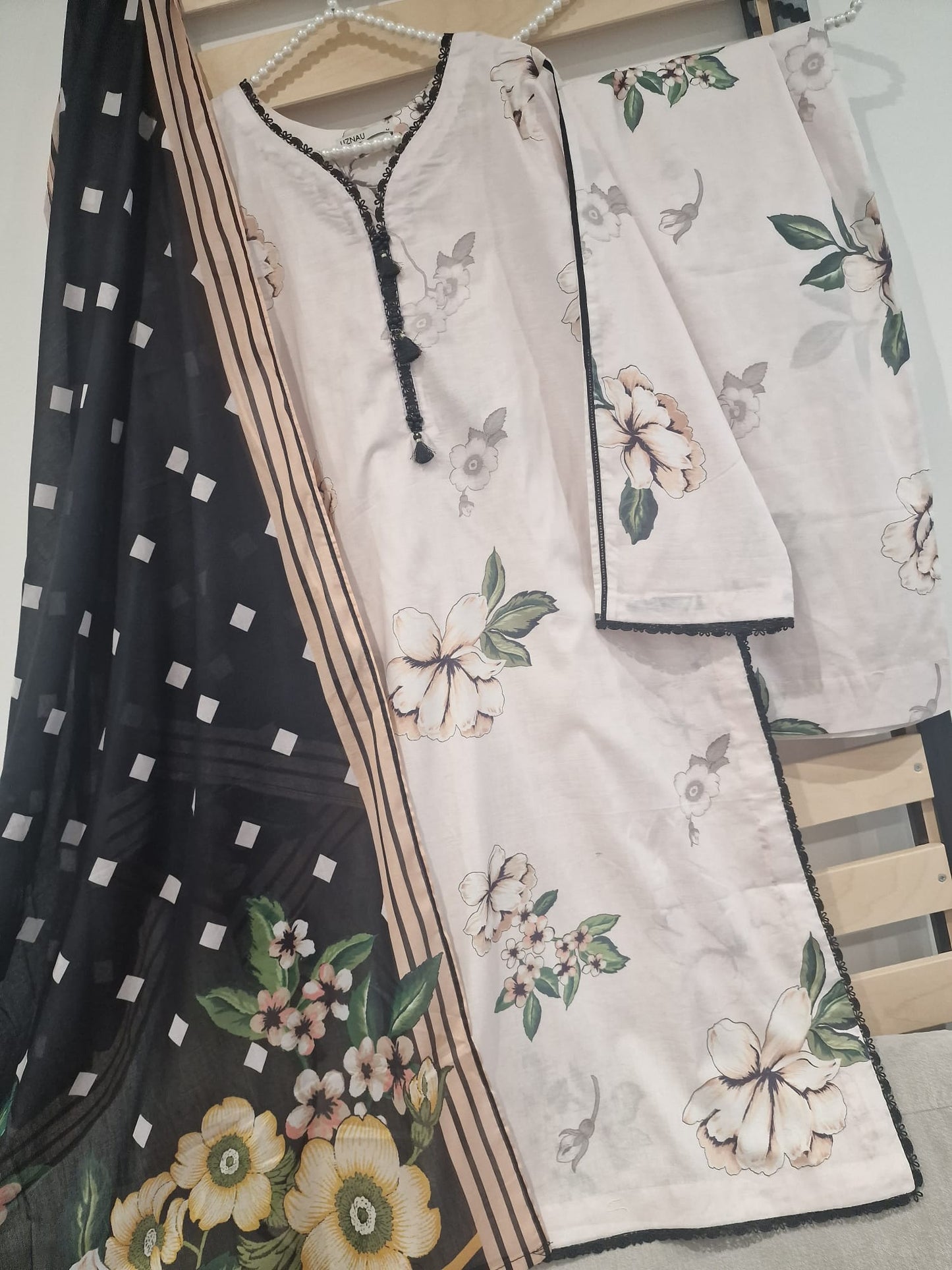 Uznau Summer Lawn Collection Suit Traditional Clothing UZ-LWN-PNK07