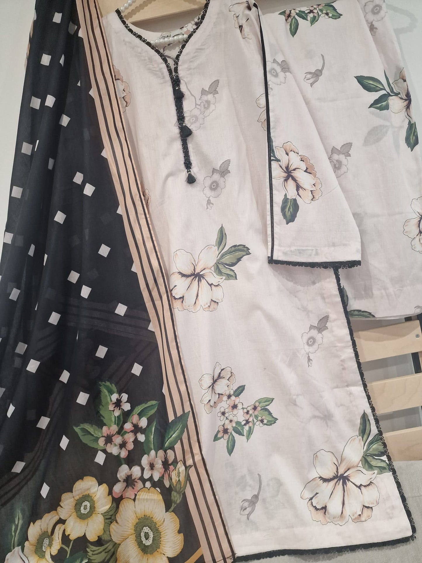 Uznau Summer Lawn Collection Suit Traditional Clothing UZ-LWN-PNK07