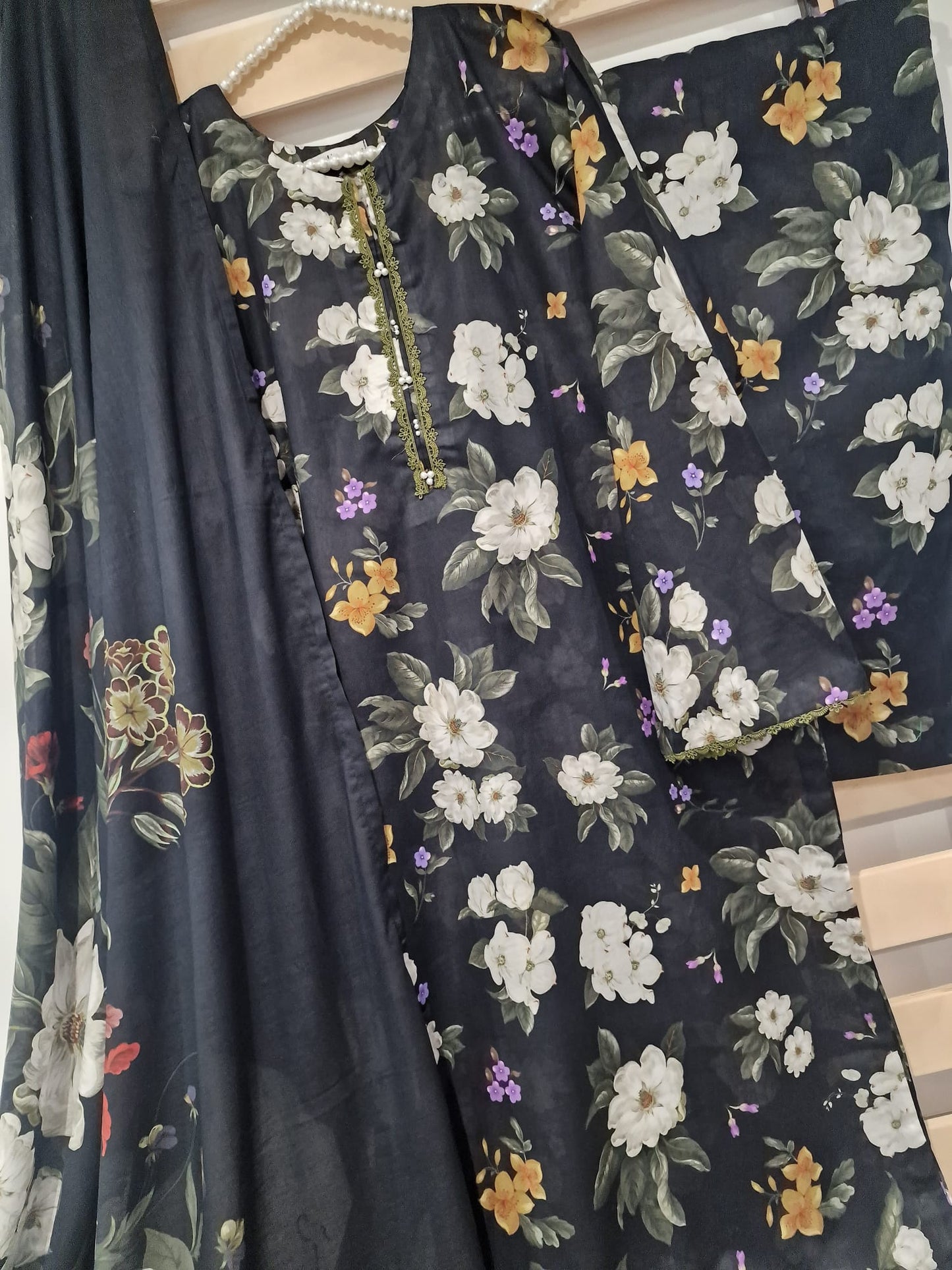 Uznau Lawn Kameez Dupatta Trouser Summer Outfit UZ-LWN-BLK03