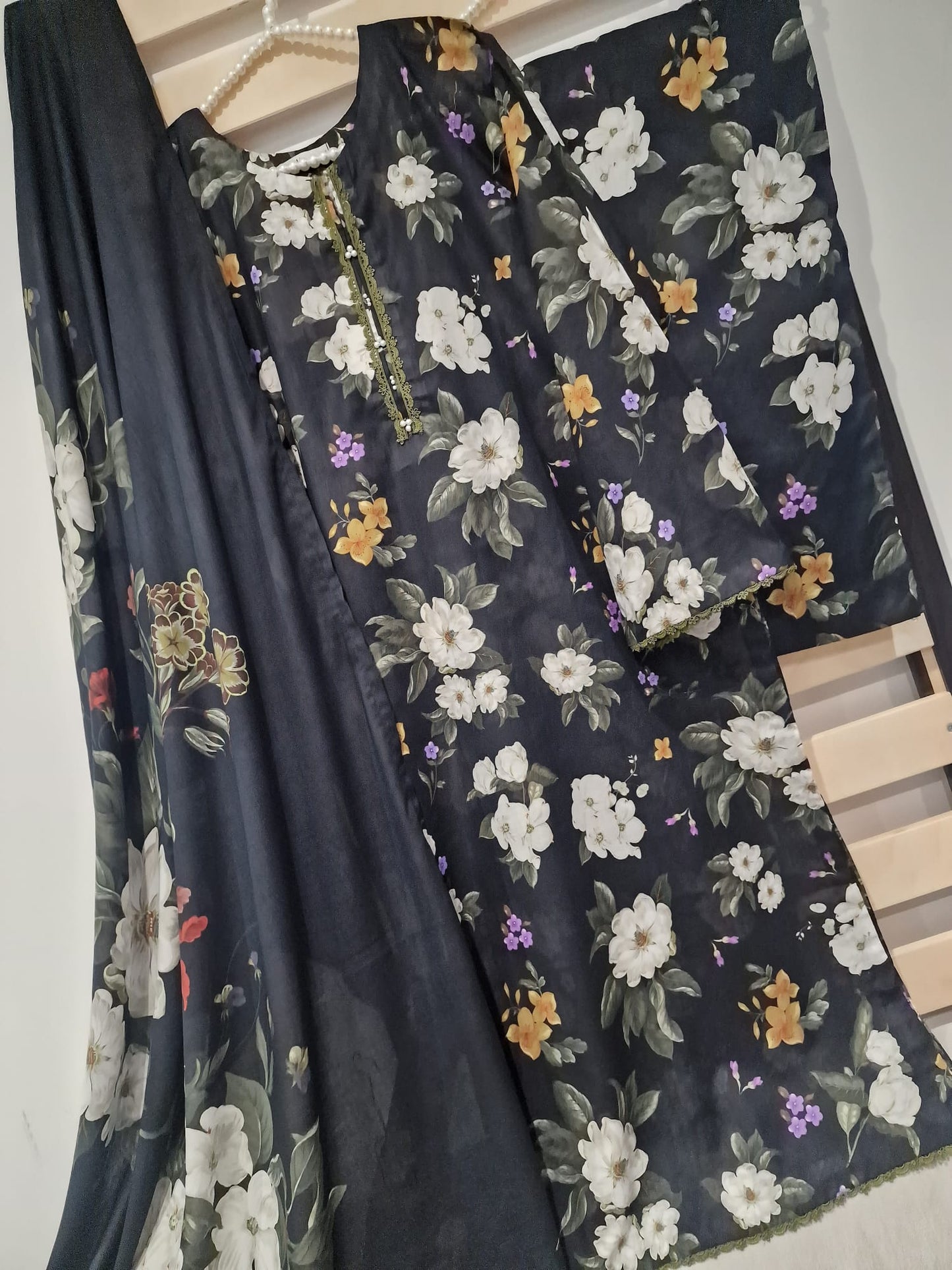 Uznau Lawn Kameez Dupatta Trouser Summer Outfit UZ-LWN-BLK03