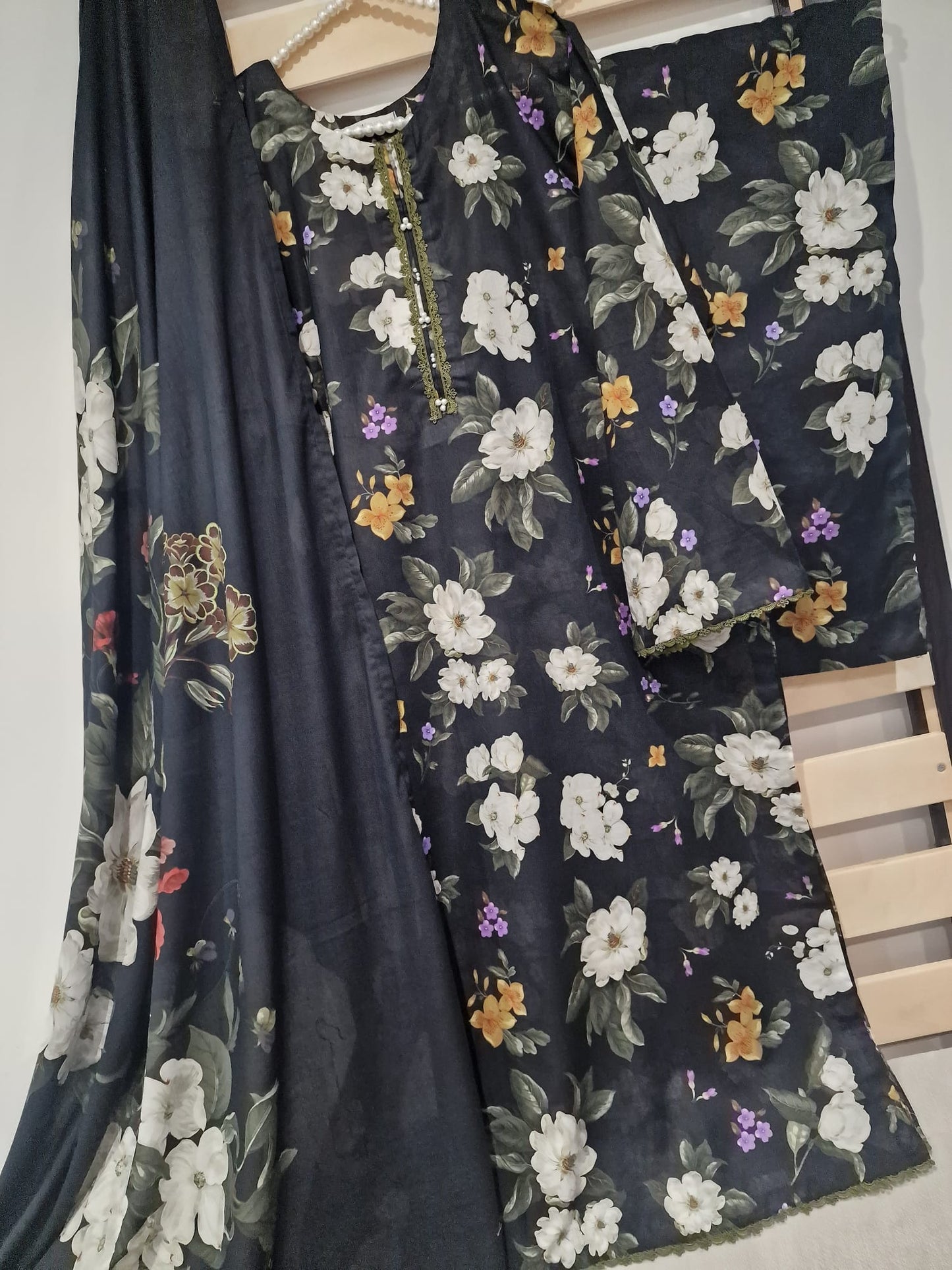 Uznau Lawn Kameez Dupatta Trouser Summer Outfit UZ-LWN-BLK03