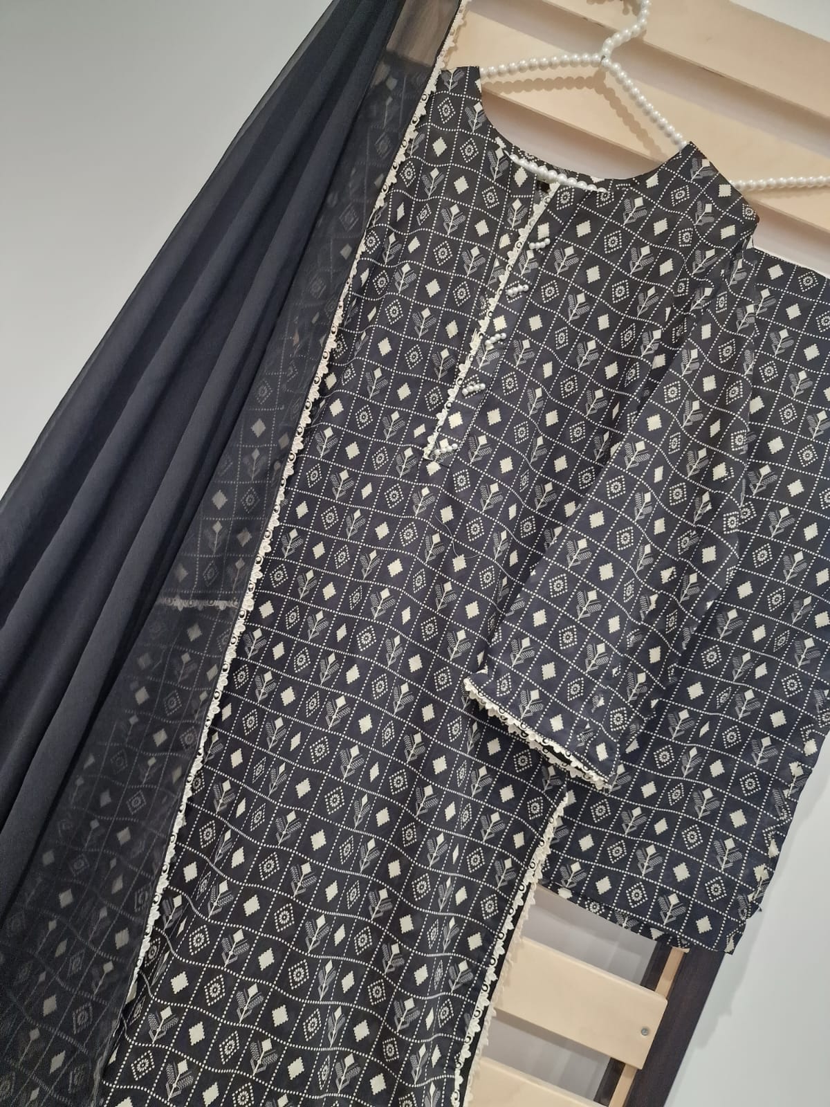 Uznau Summer Lawn Three Piece Suit UZ-LWN-BLK07 no k